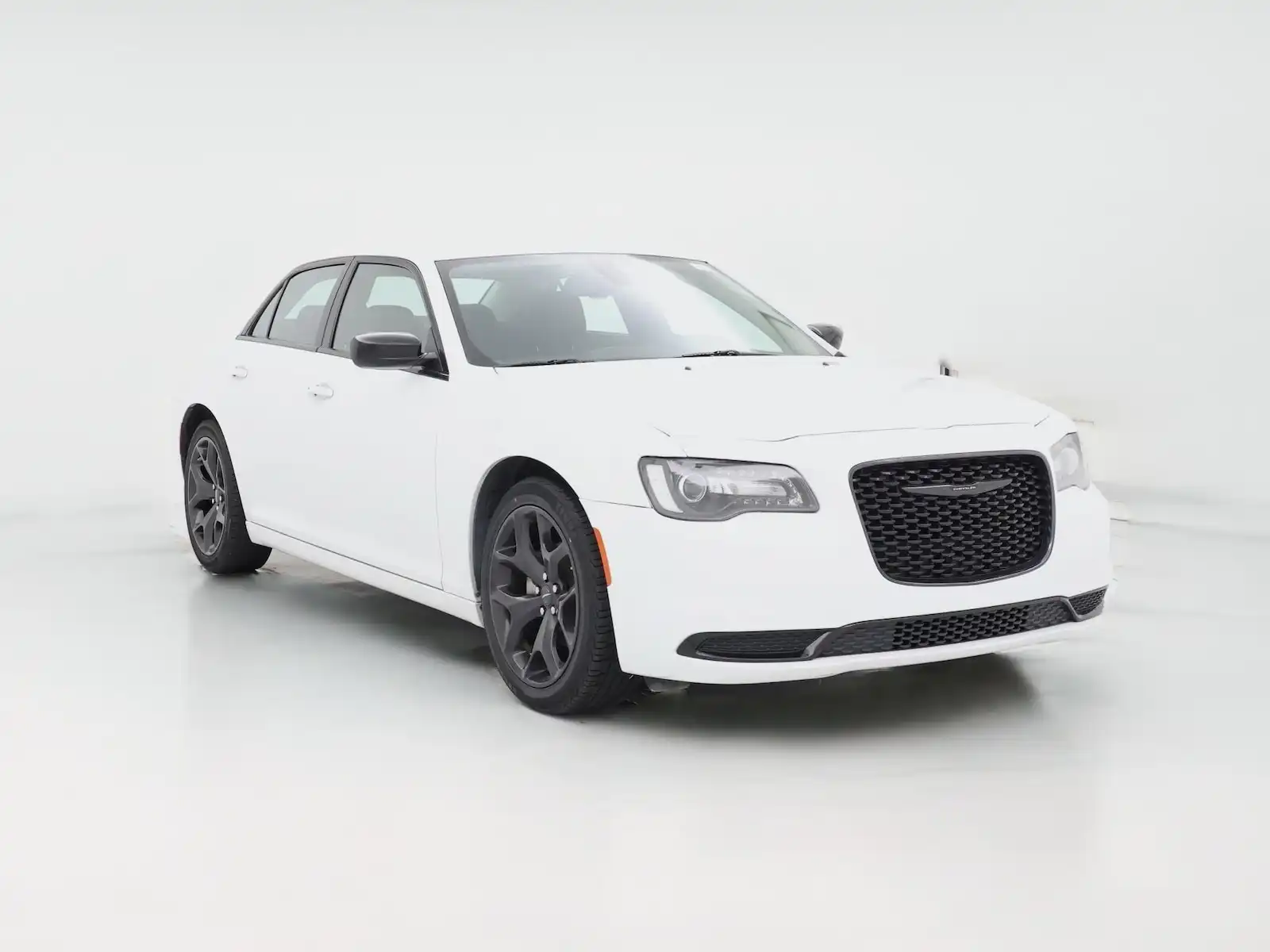 2022 Chrysler 300 Touring's photo