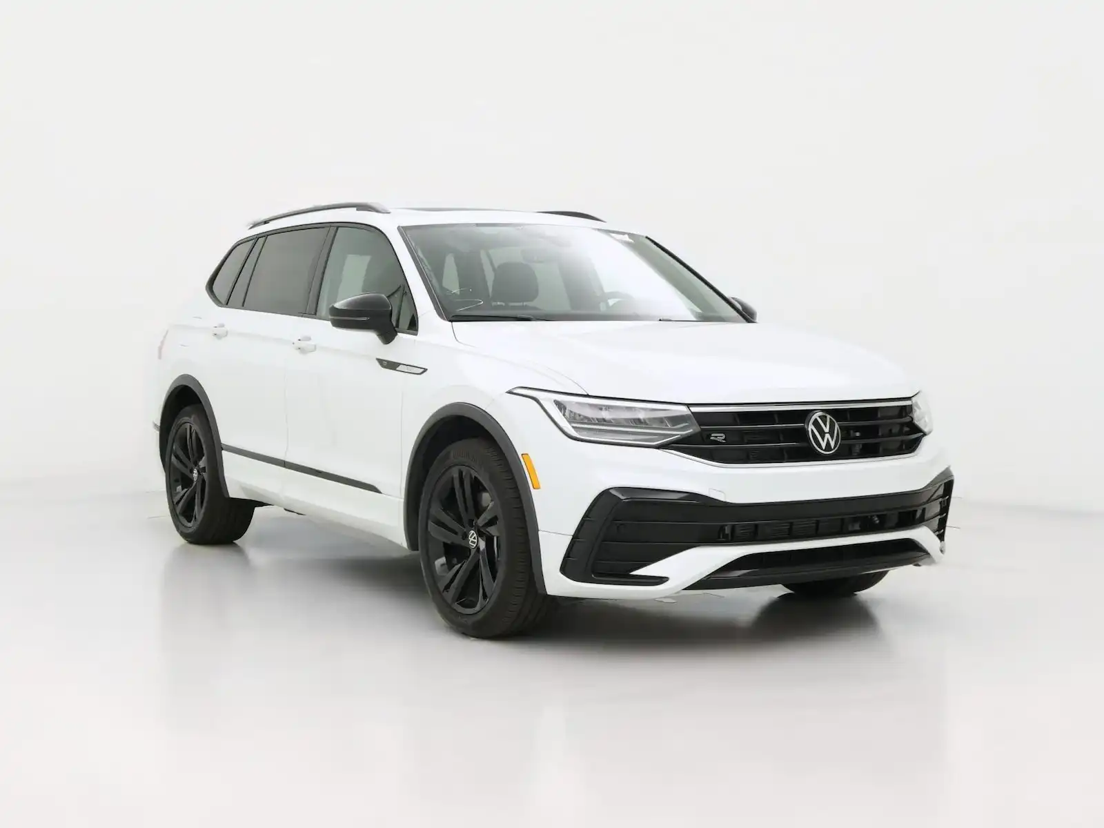 2024 Volkswagen Tiguan 2.0T SE R-Line Black's photo