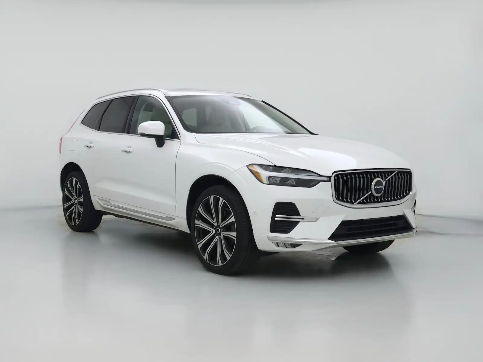2023 Volvo XC60 B5 Ultimate Bright Theme FWD's photo