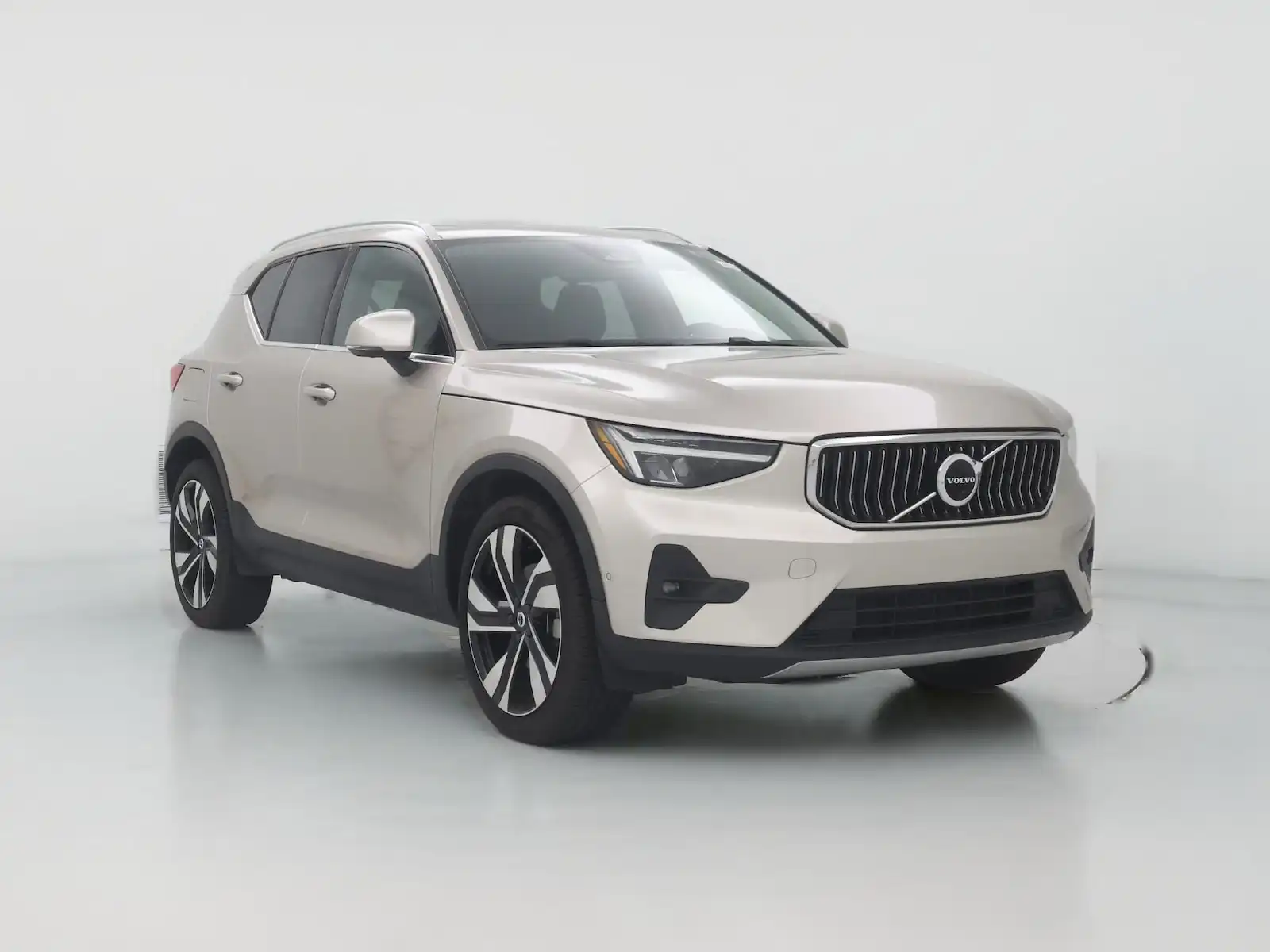 2023 Volvo XC40 B5 Plus Bright AWD's photo