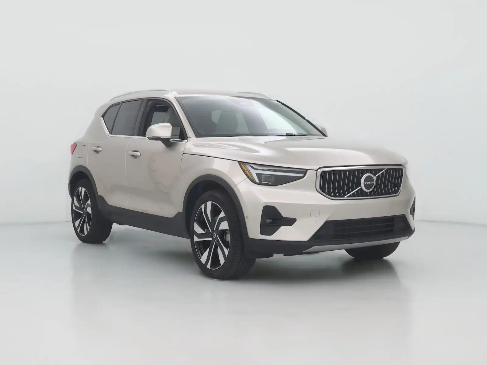 2023 Volvo XC40 B5 Ultimate Bright AWD's photo