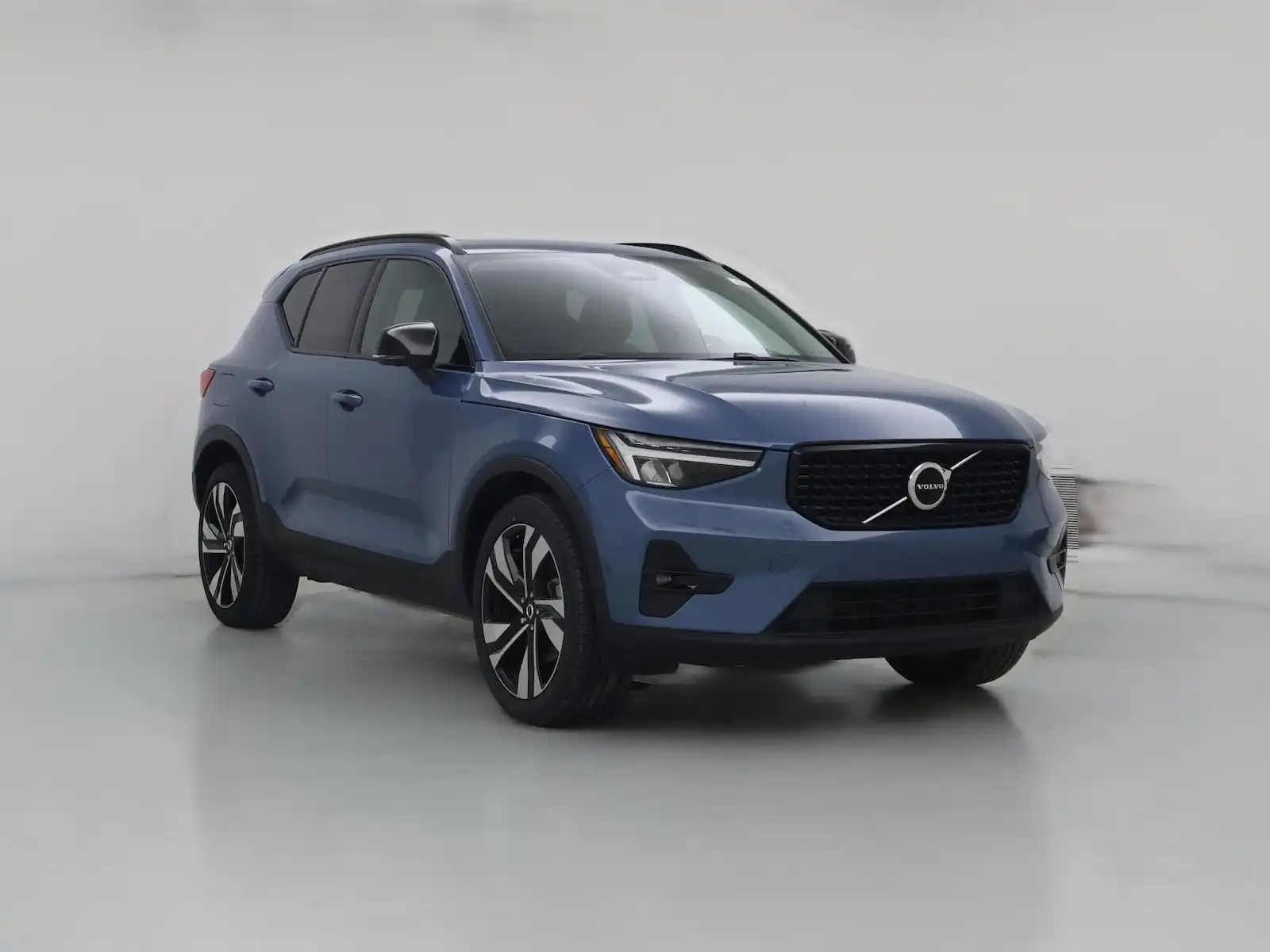 2023 Volvo XC40 B5 Plus Dark AWD's photo