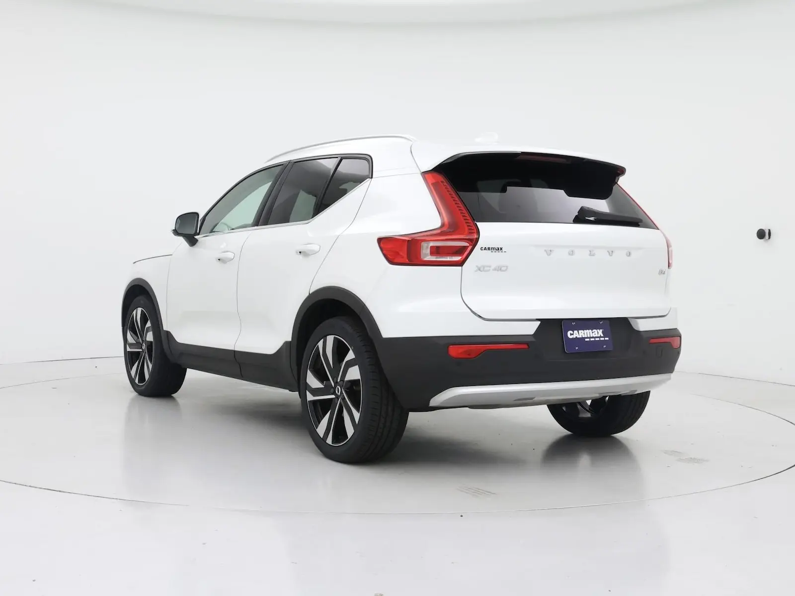 2023 Volvo XC40 B4 Plus Bright photo 3