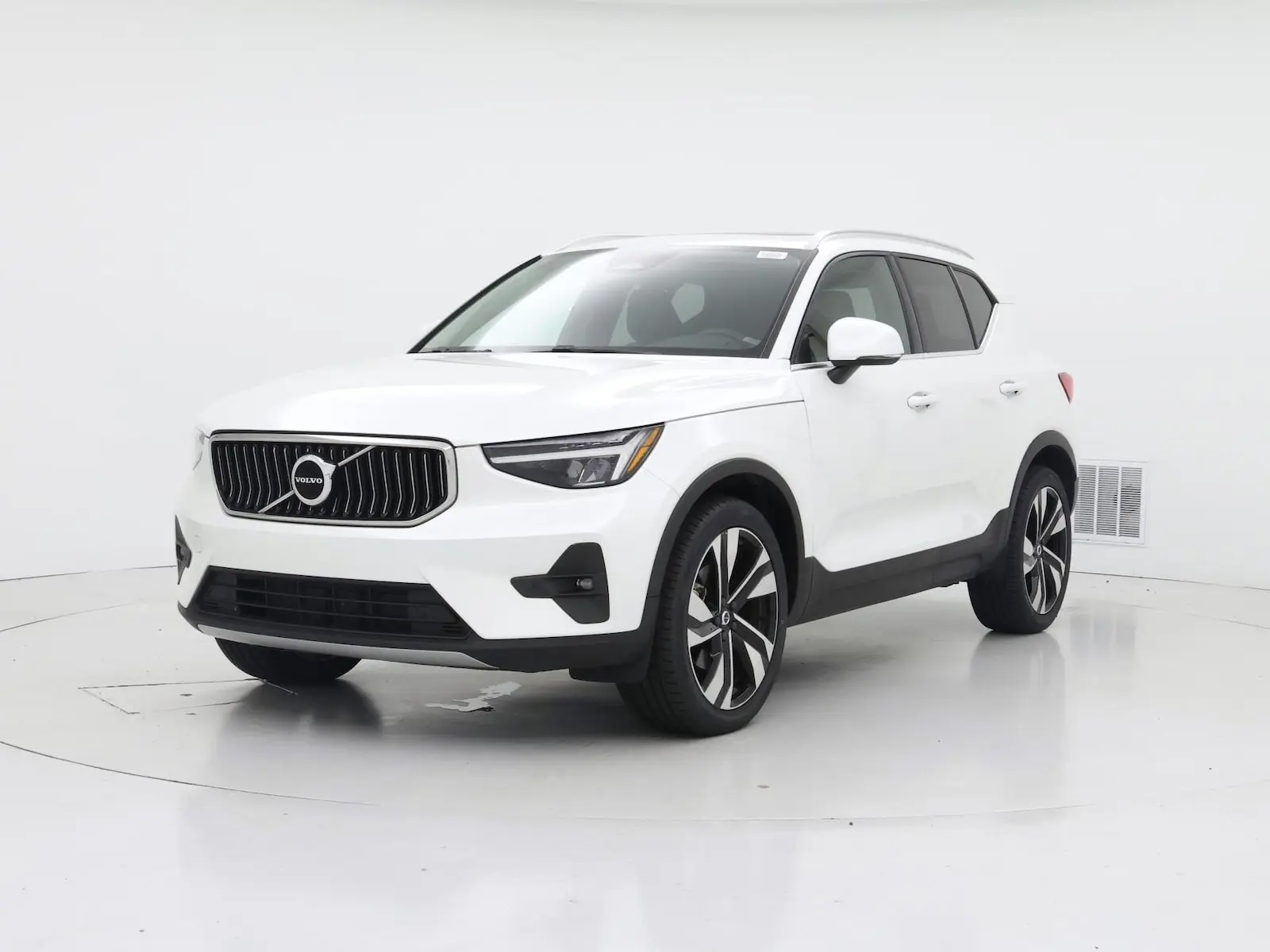 2023 Volvo XC40 B4 Plus Bright photo 5