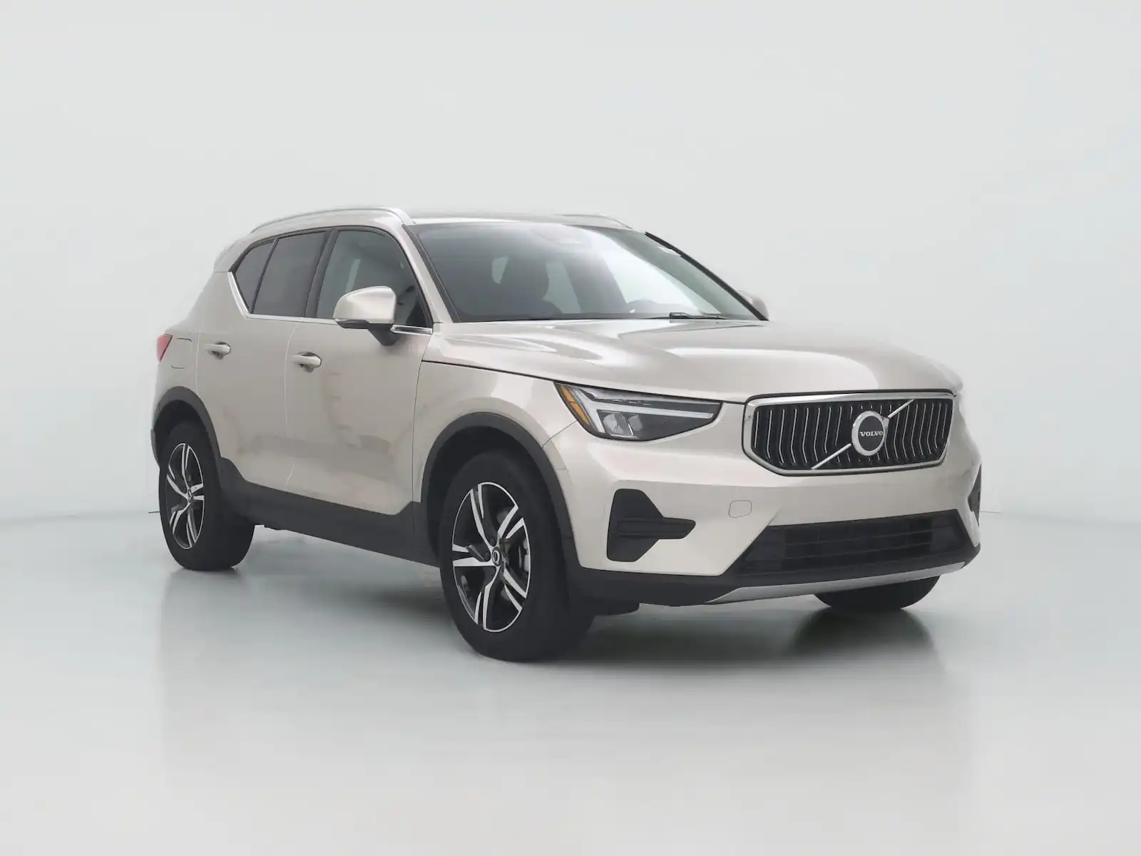 2024 Volvo XC40 B5 Core Bright AWD's photo