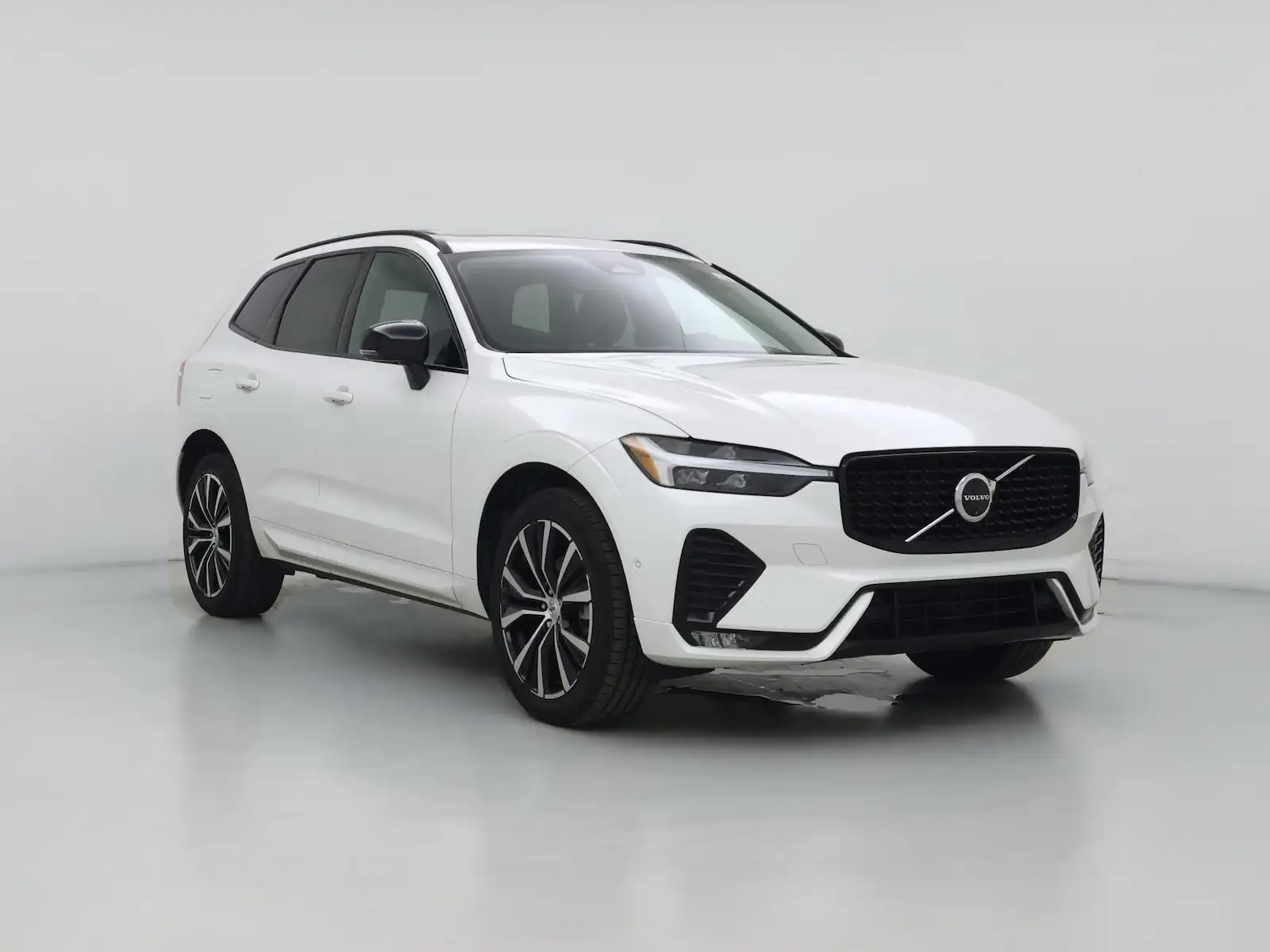 2024 Volvo XC60 B5 Plus Dark Theme AWD's photo