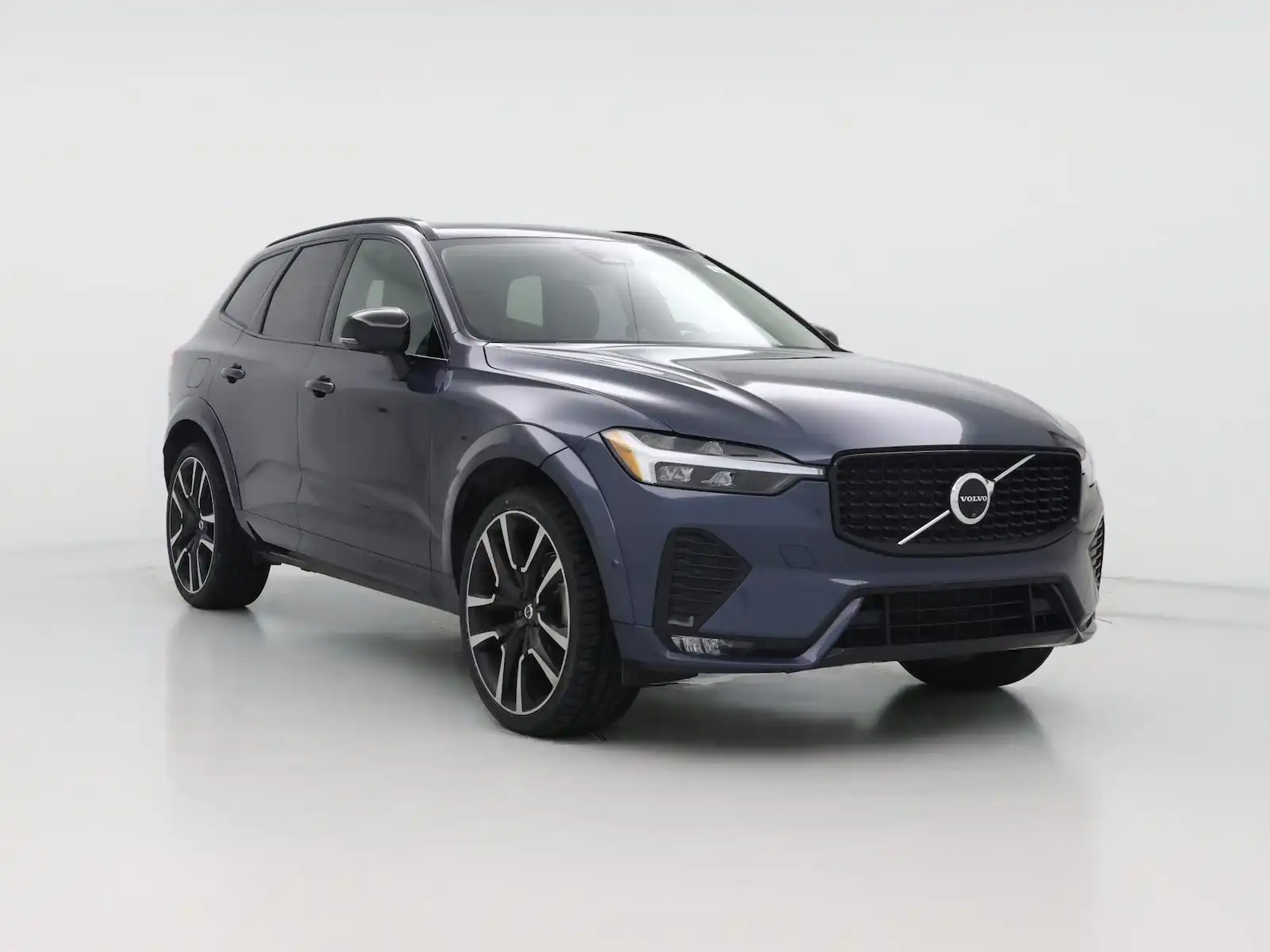 2024 Volvo XC60 B5 Ultimate Dark Theme AWD's photo