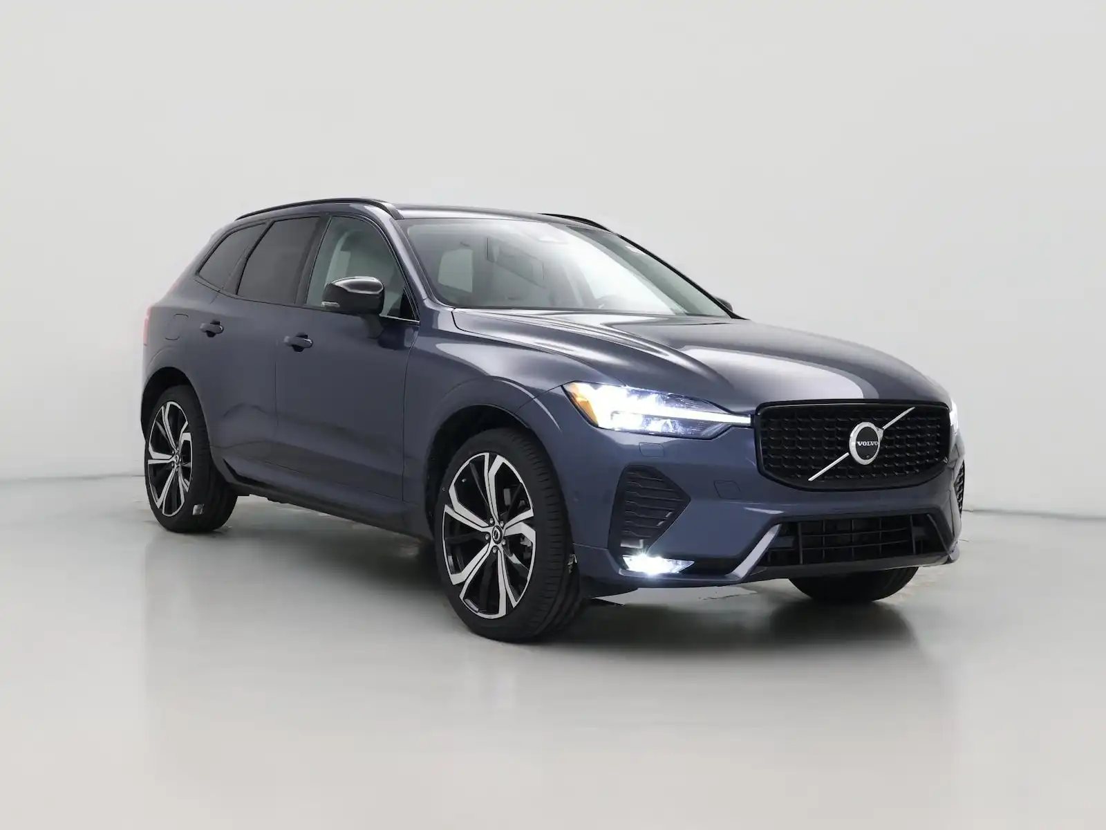 2025 Volvo XC60 B5 Ultra Dark AWD's photo