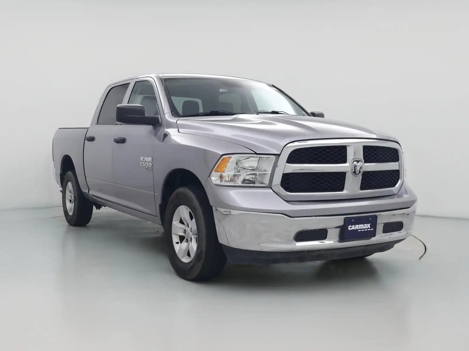 2022 RAM 1500 Classic SLT 4WD Crew Cab 5'7's photo