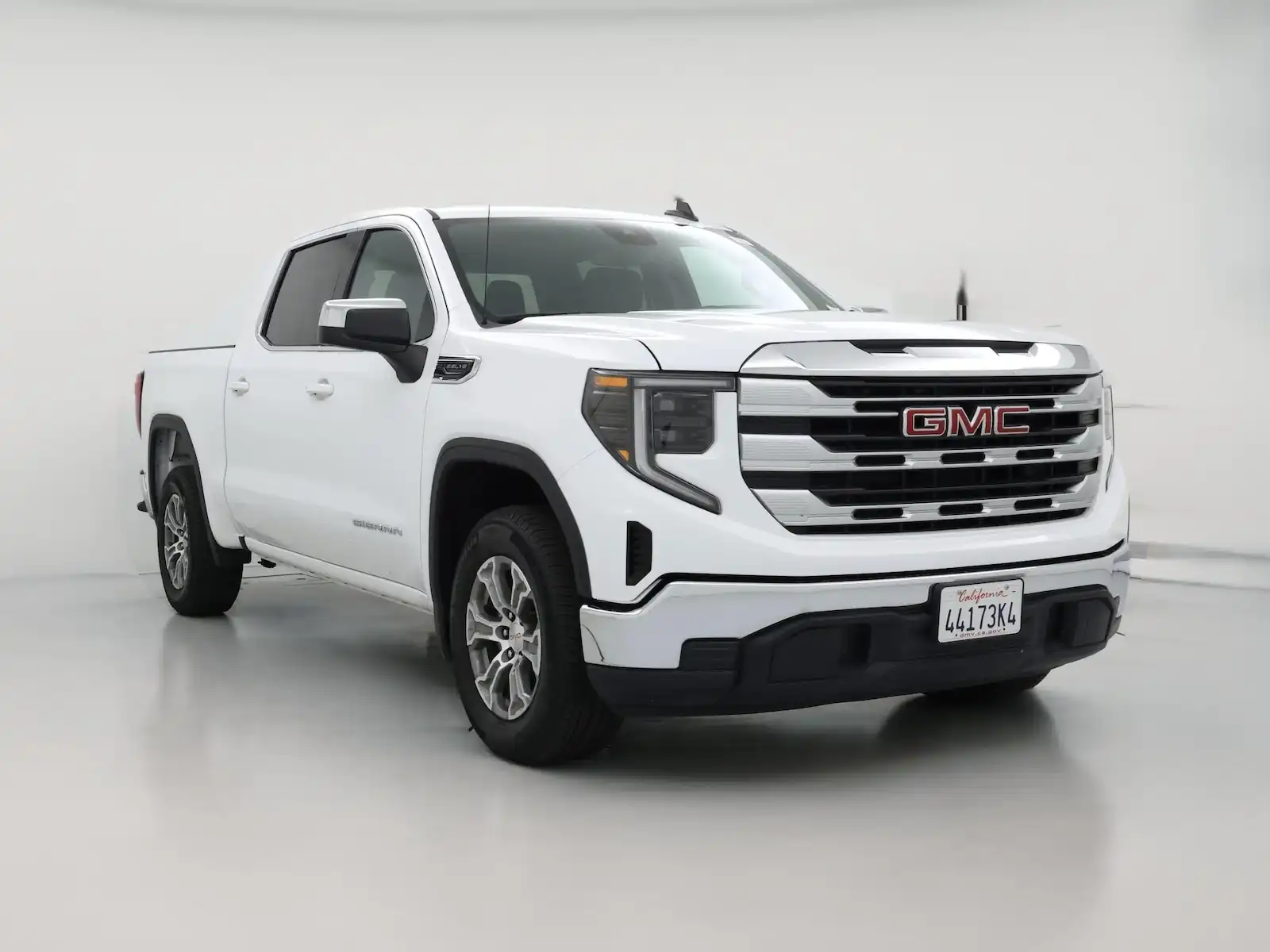 2024 GMC Sierra SLE 2WD Crew Cab Short Box's photo