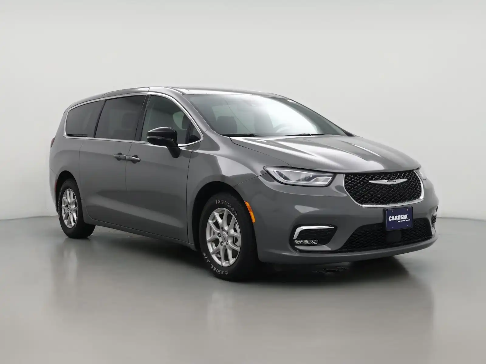 2025 Chrysler Pacifica Select's photo
