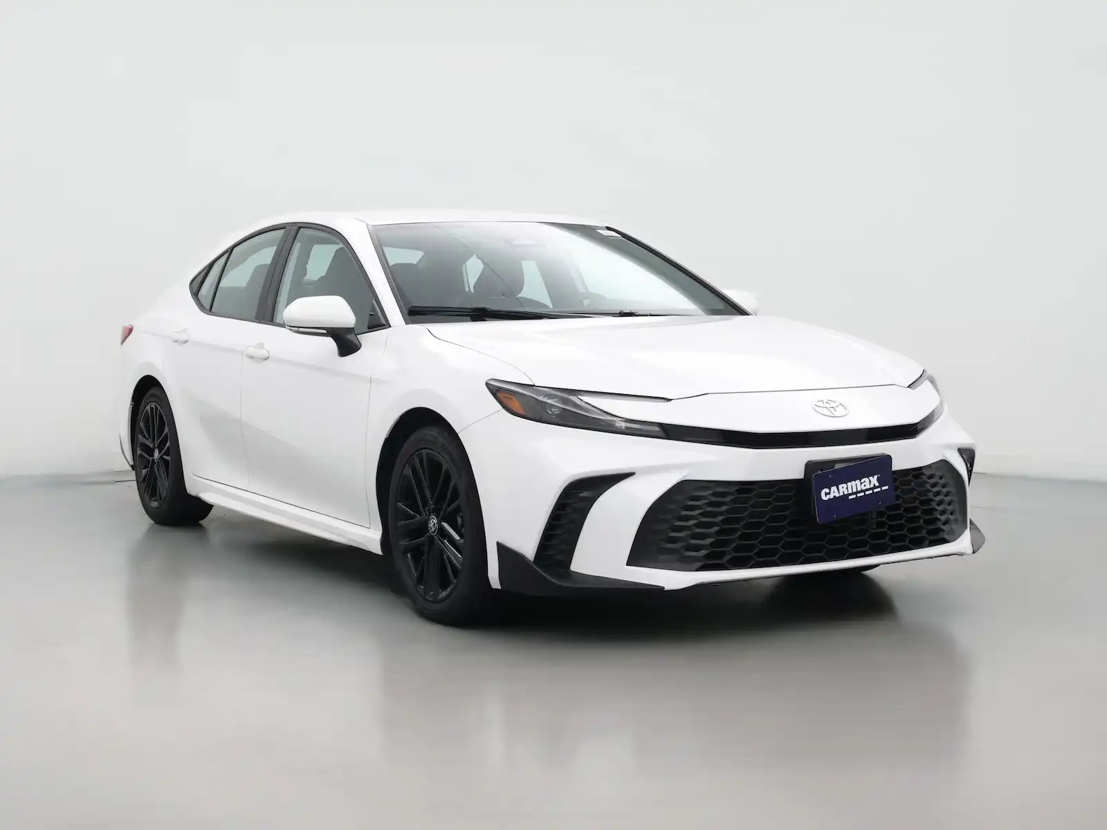 2025 Toyota Camry SE Hybrid's photo