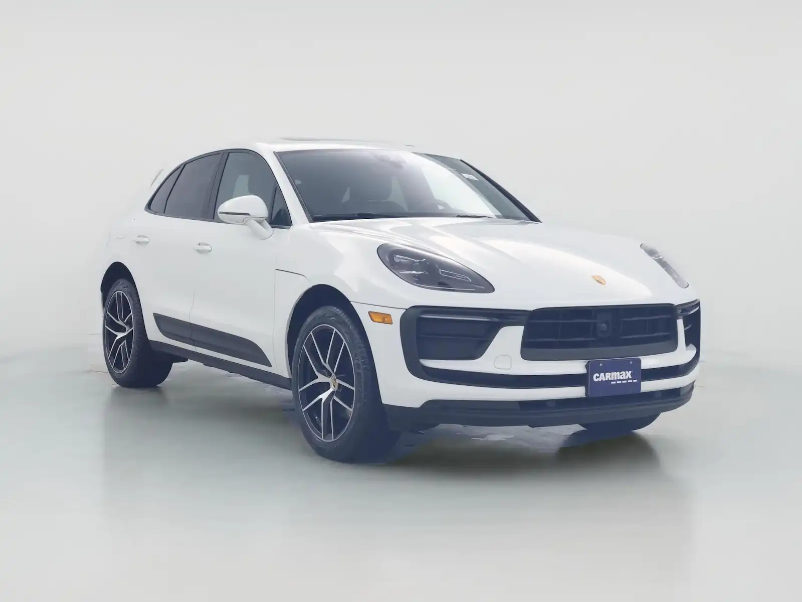 2023 Porsche Macan T's photo