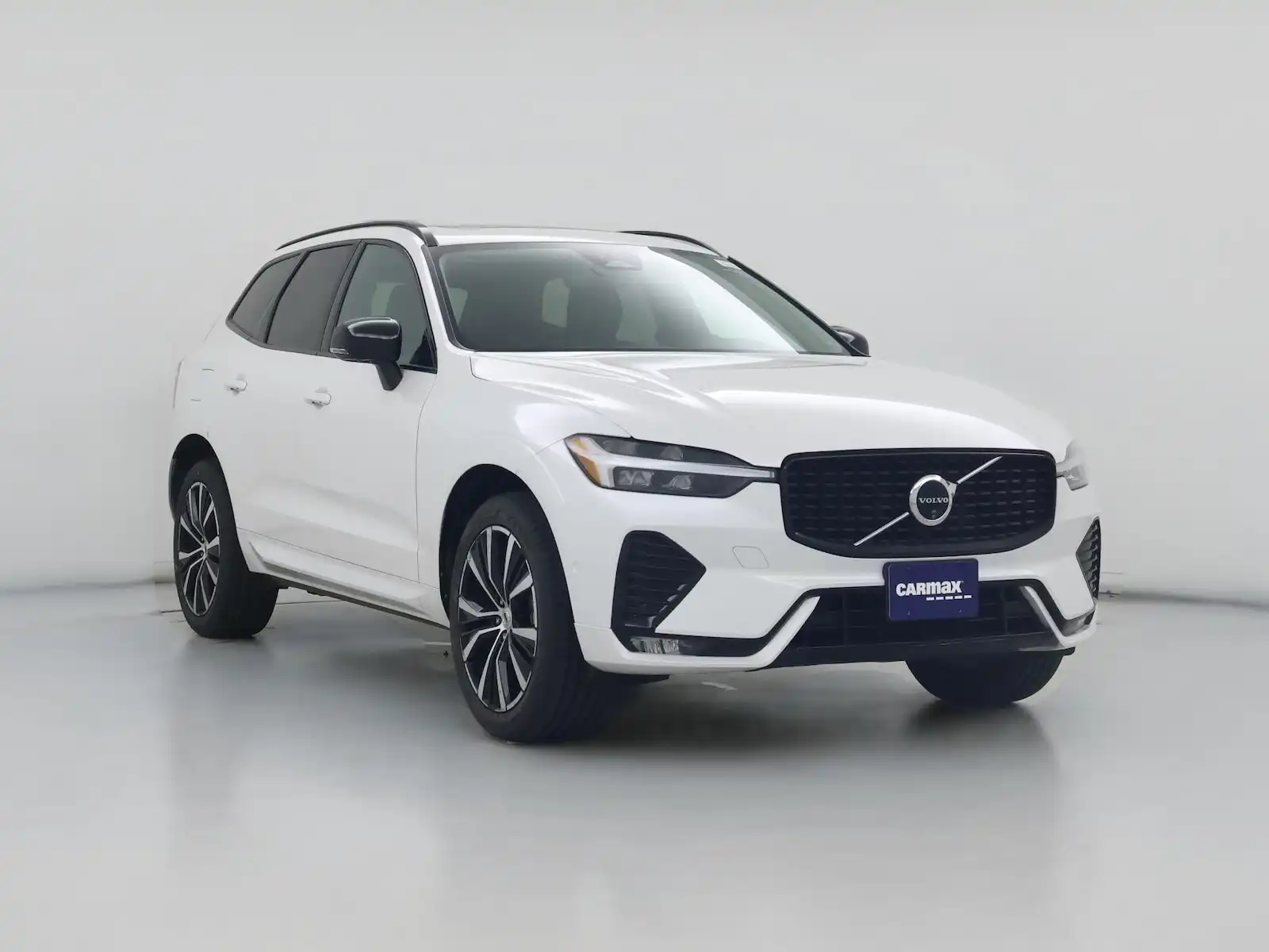 2024 Volvo XC60 B5 Plus Dark Theme AWD's photo