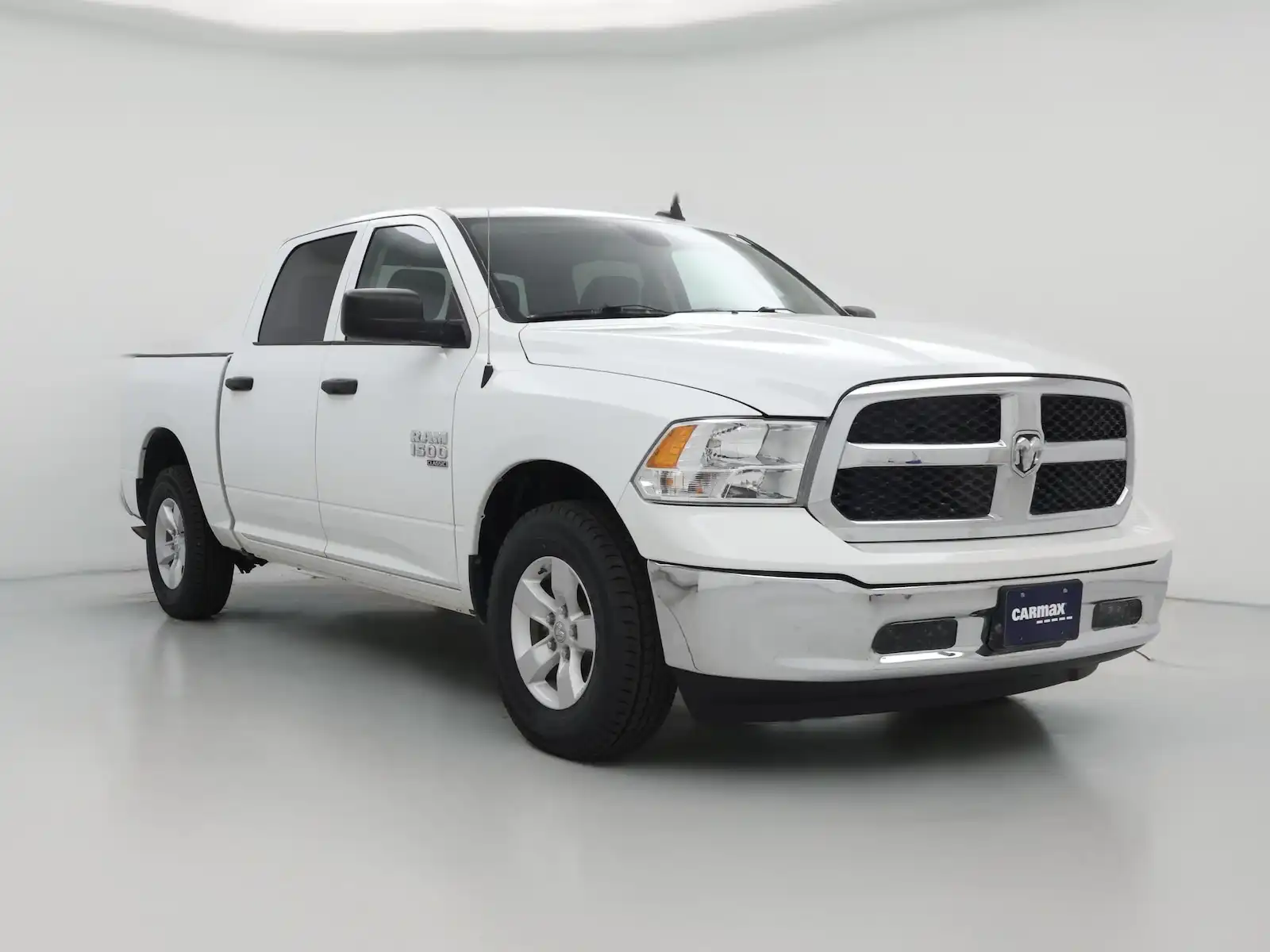 2023 RAM 1500 Classic SLT 4WD Crew Cab 5'7's photo