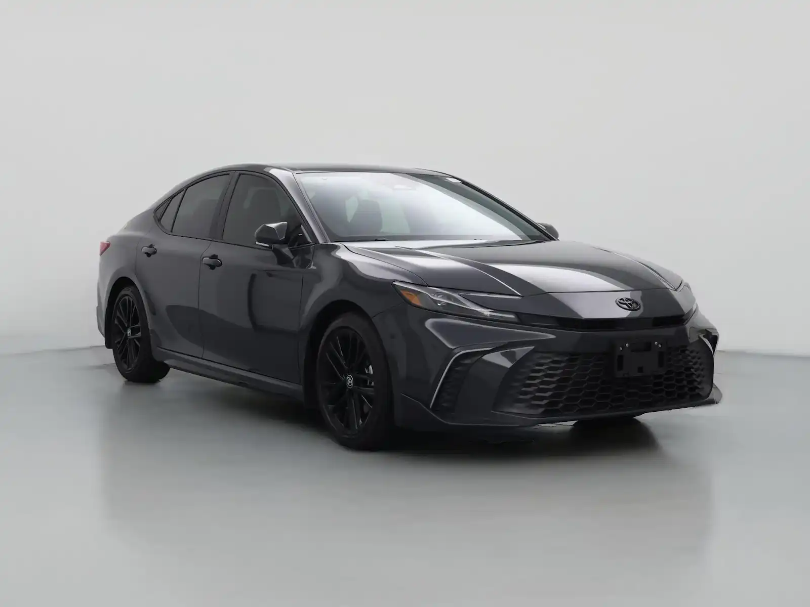2025 Toyota Camry SE Hybrid's photo