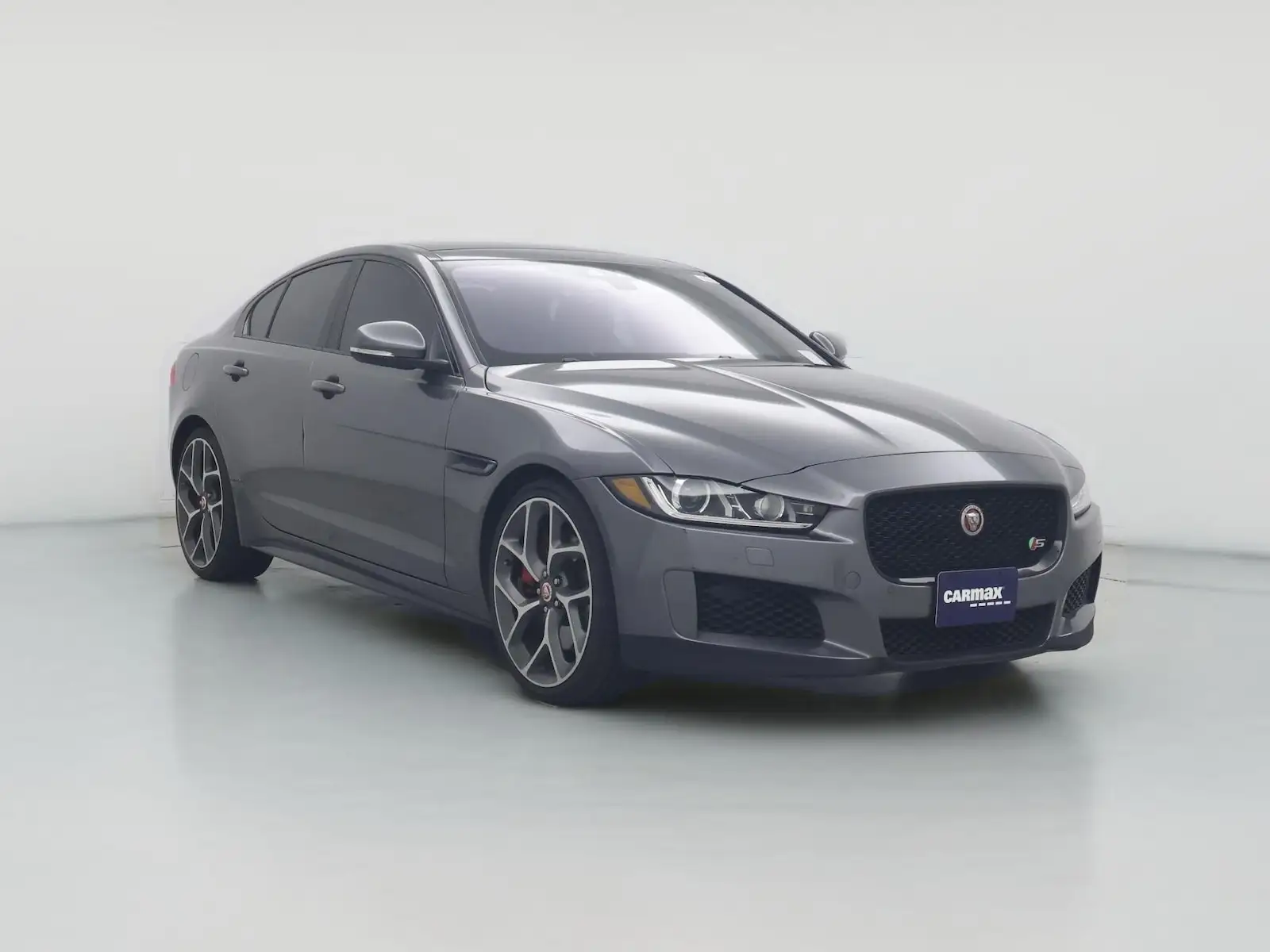 2019 Jaguar XE S photo 1
