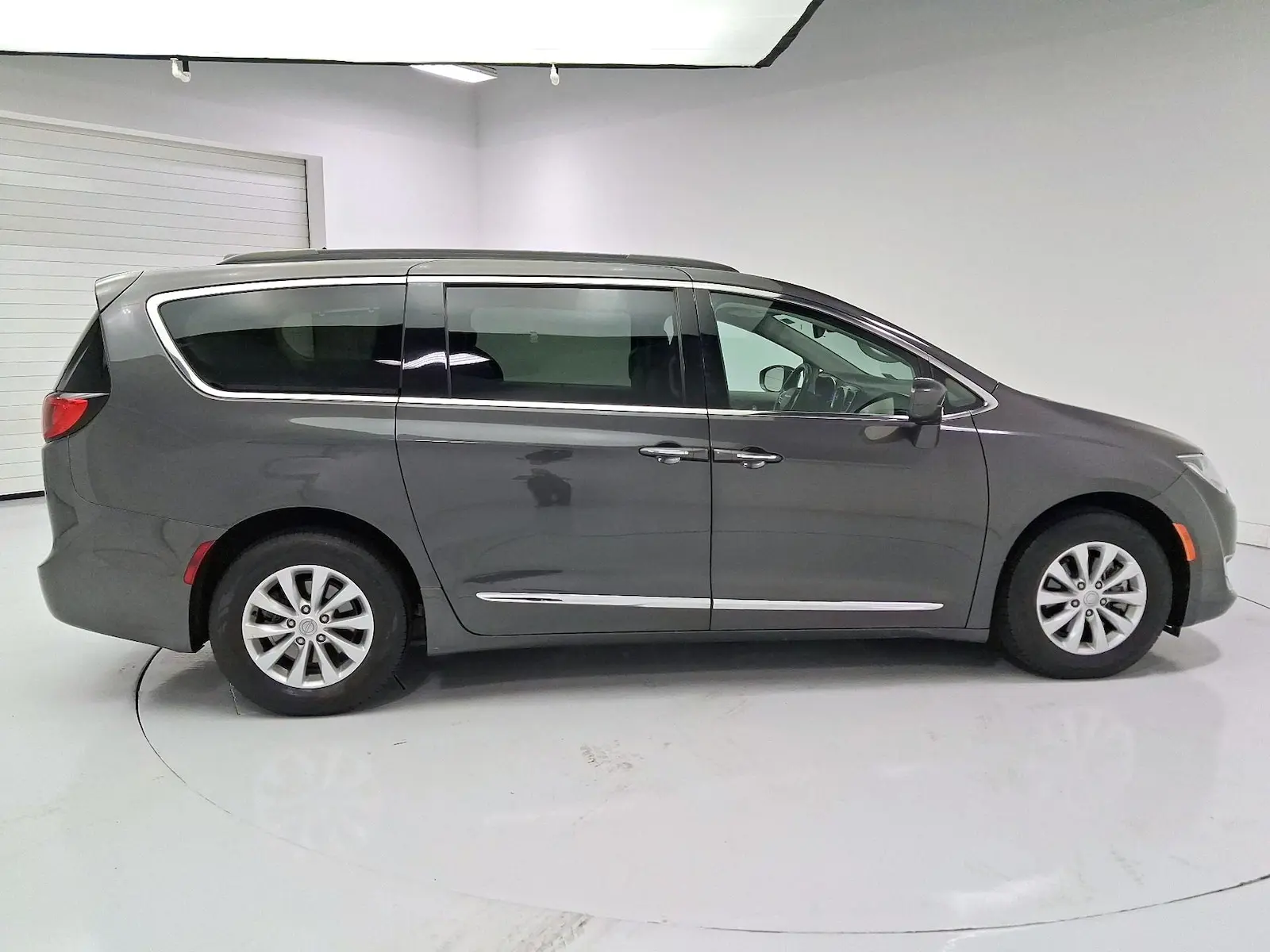 2017 Chrysler Pacifica Touring L photo 4
