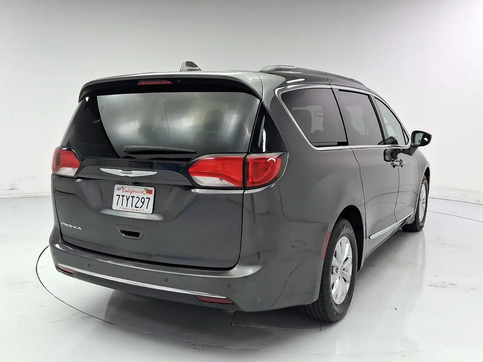 2017 Chrysler Pacifica Touring L photo 5