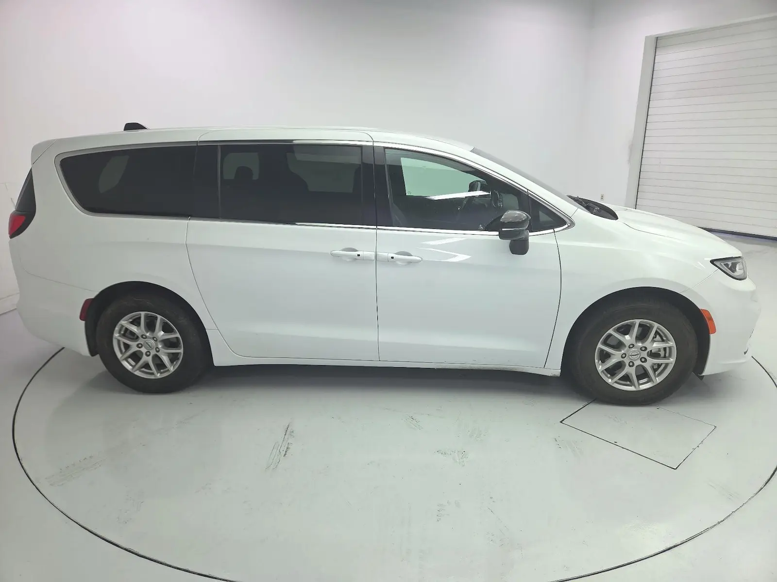 2025 Chrysler Pacifica Select photo 4