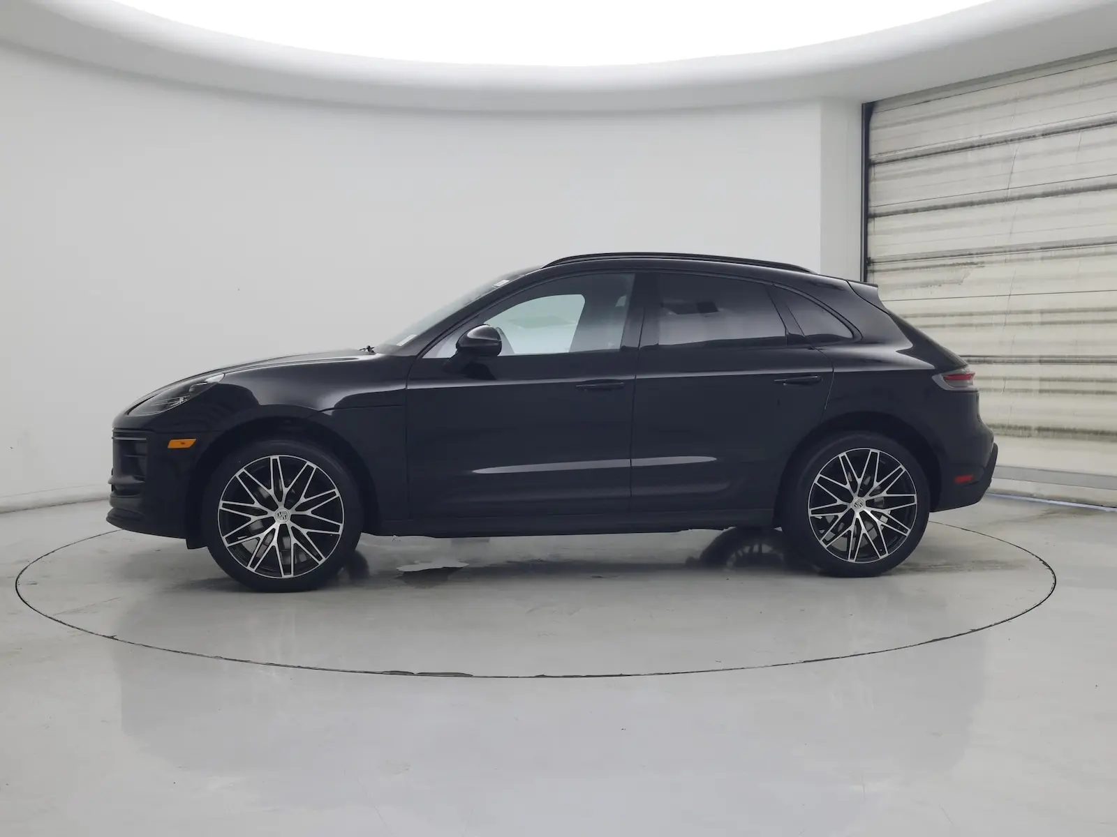 2023 Porsche Macan Base photo 4