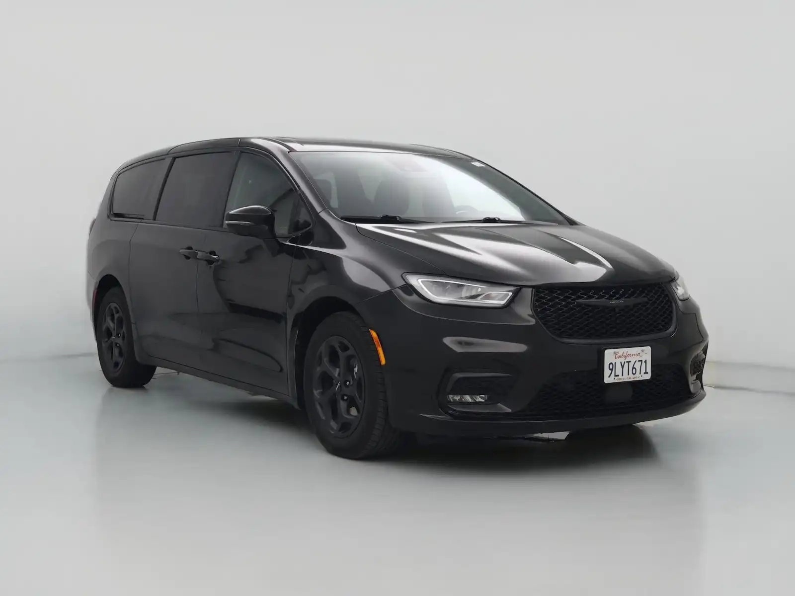 2023 Chrysler Pacifica Hybrid Limited's photo