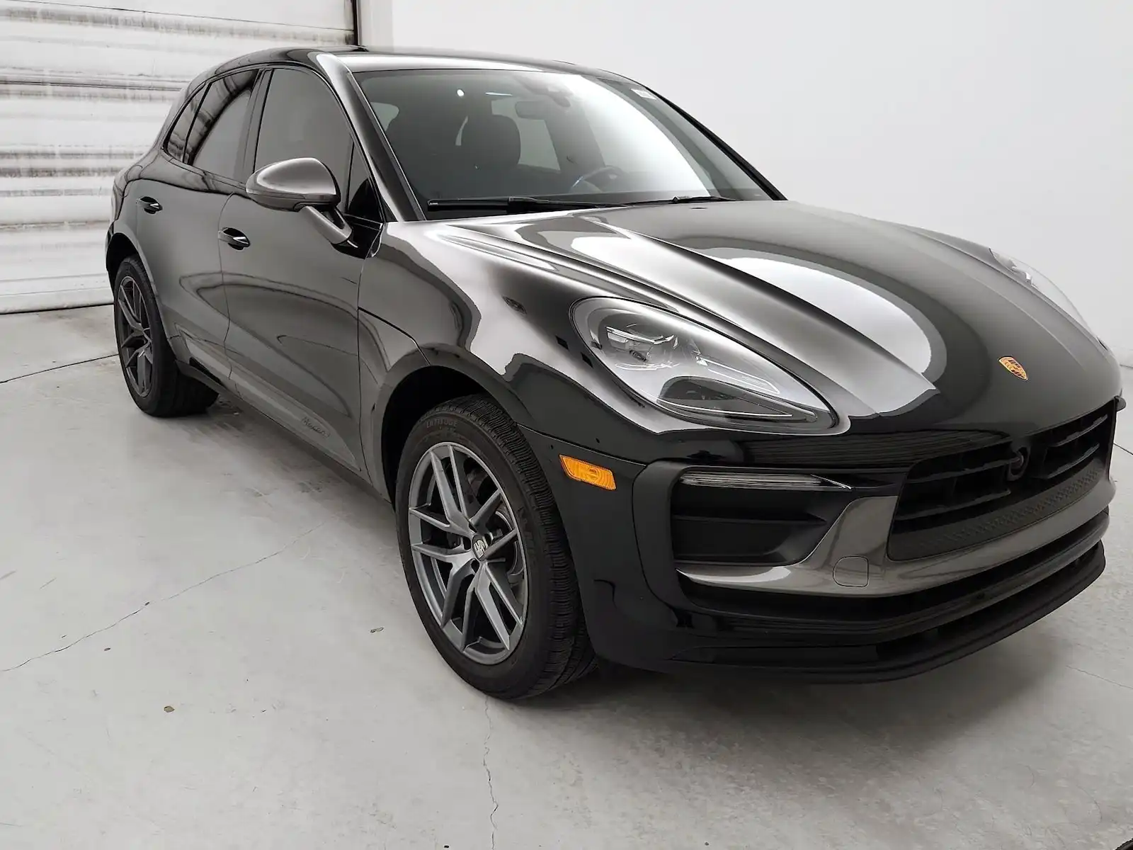 2023 Porsche Macan T's photo