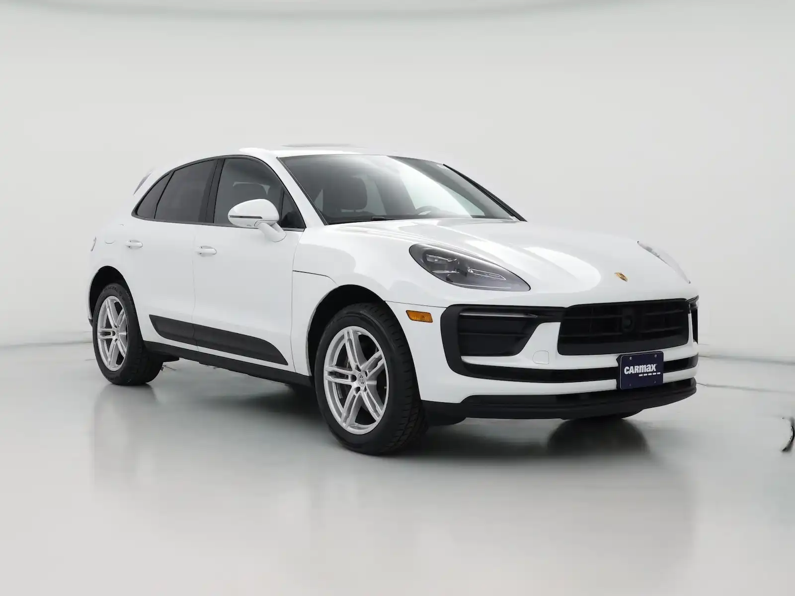 2024 Porsche Macan T's photo