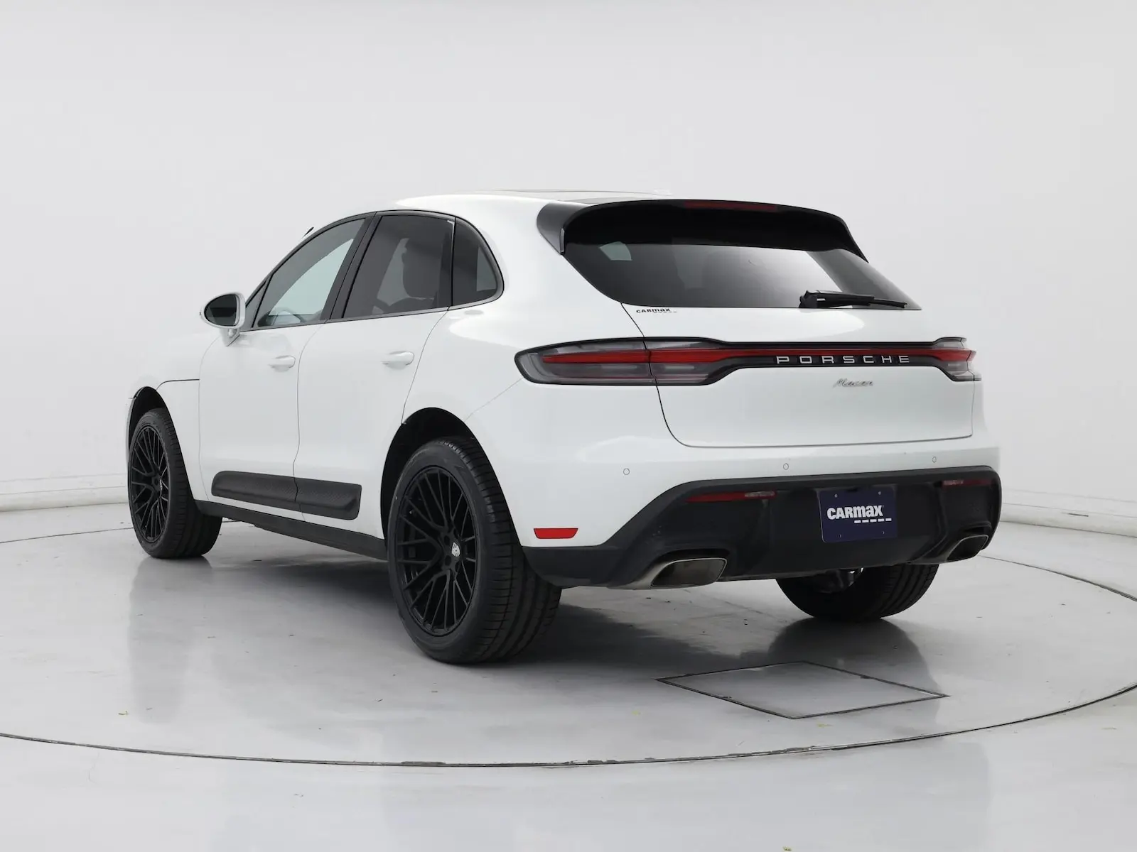 2023 Porsche Macan Base photo 3
