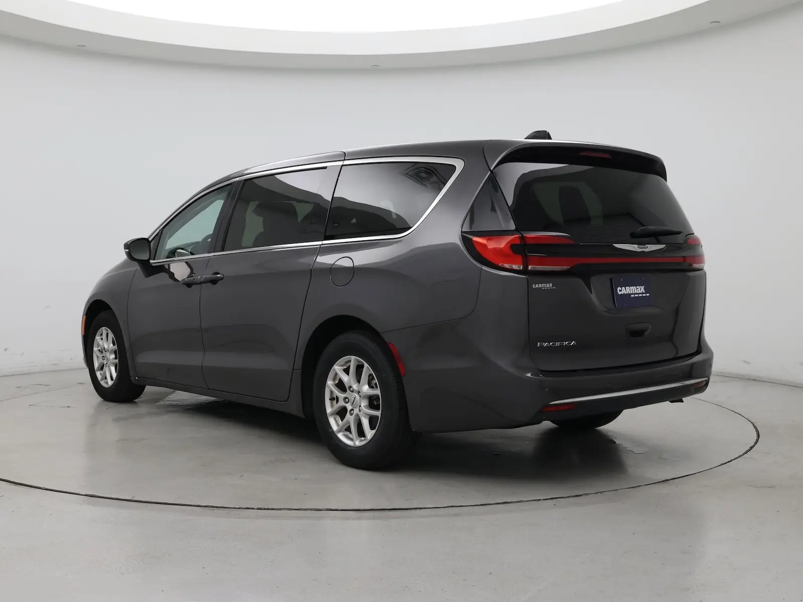 2023 Chrysler Pacifica Touring L photo 3