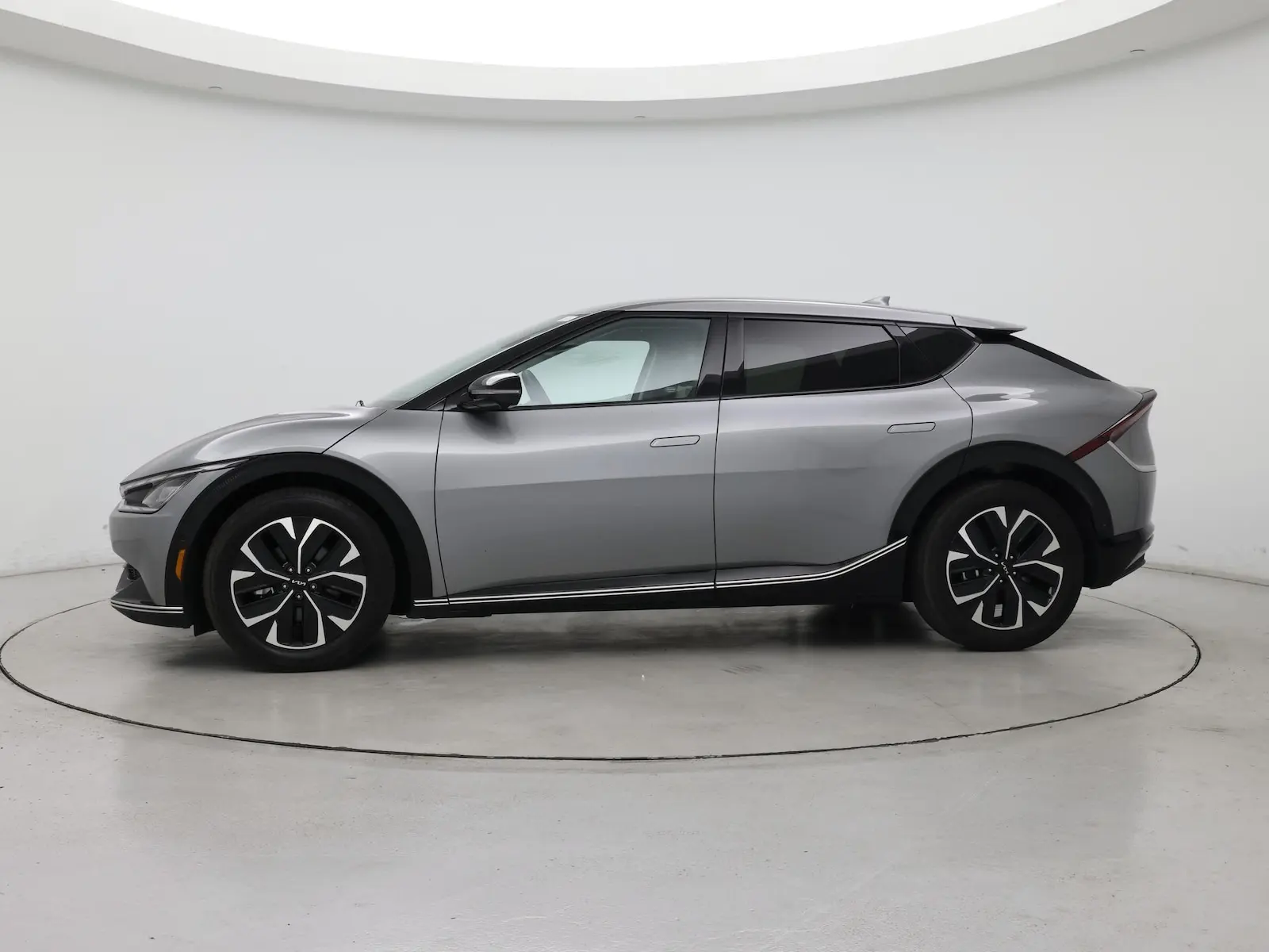 2024 Kia EV6 Wind AWD photo 4