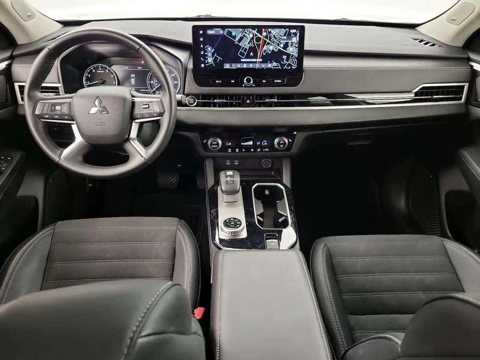 2025 Mitsubishi Outlander SE FWD's photo