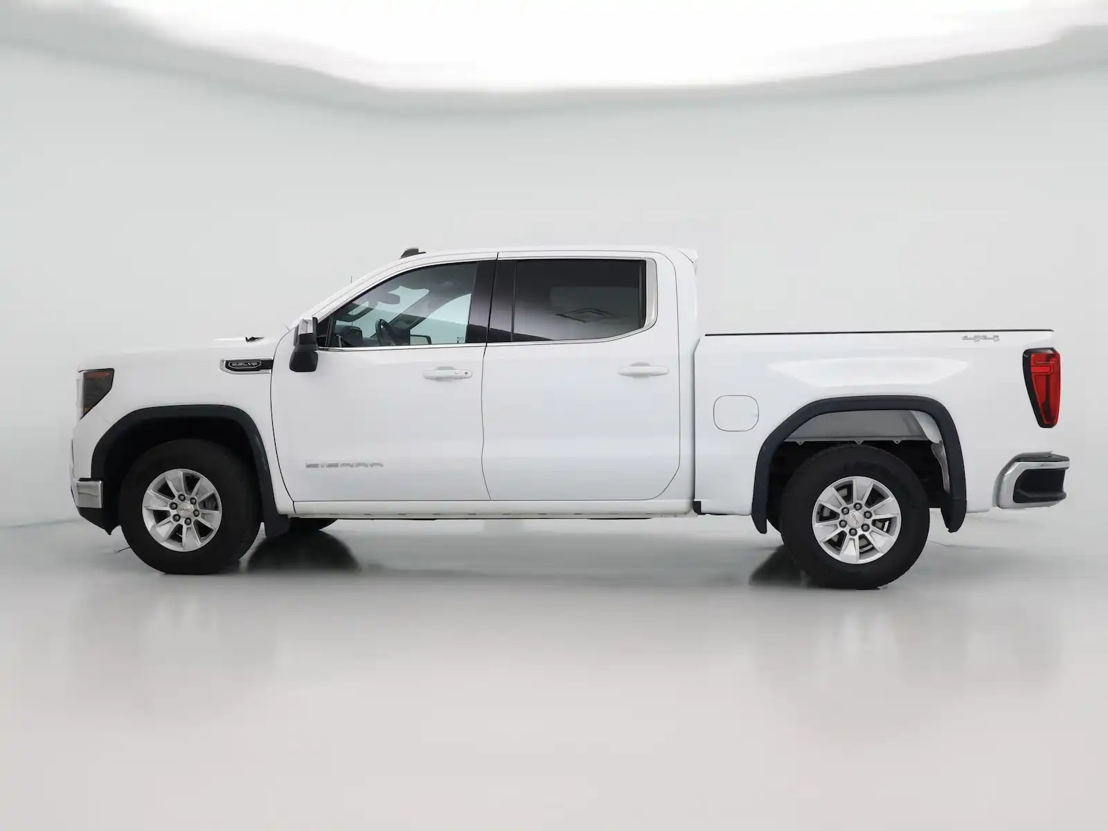 2023 GMC Sierra SLE 4WD Crew Cab Short Box's photo