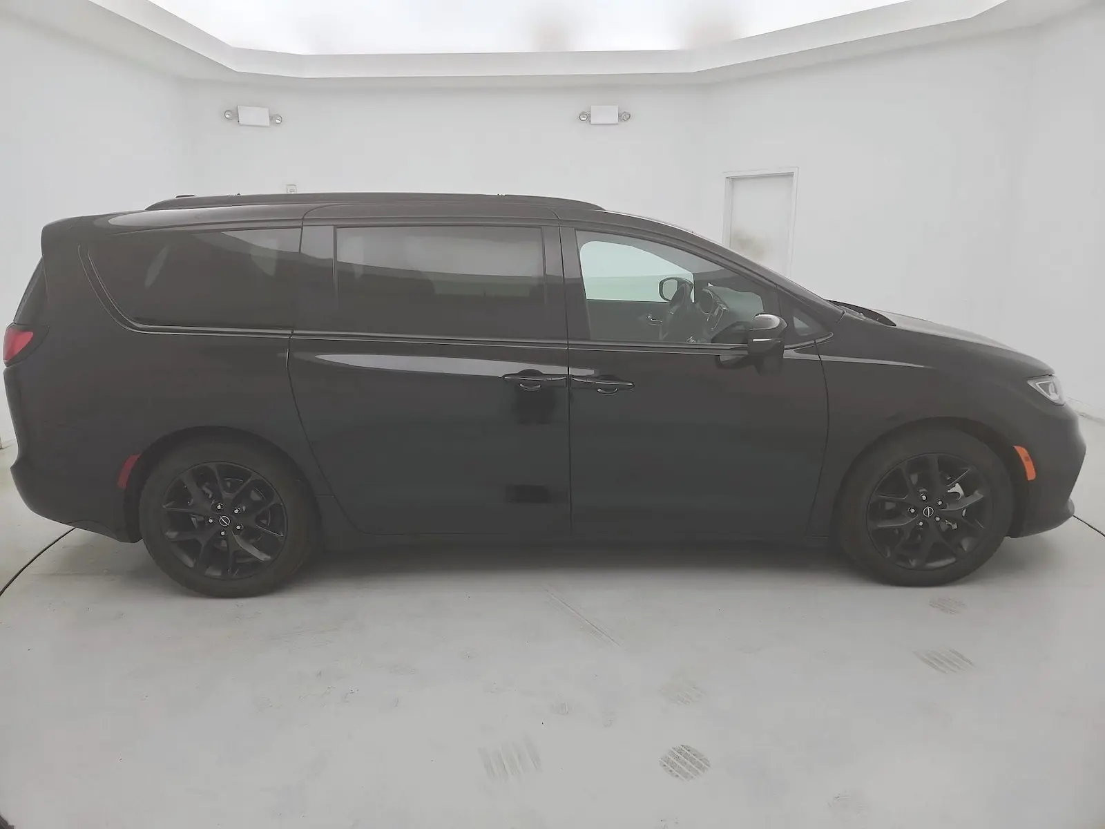 2026 Chrysler Pacifica Limited photo 4
