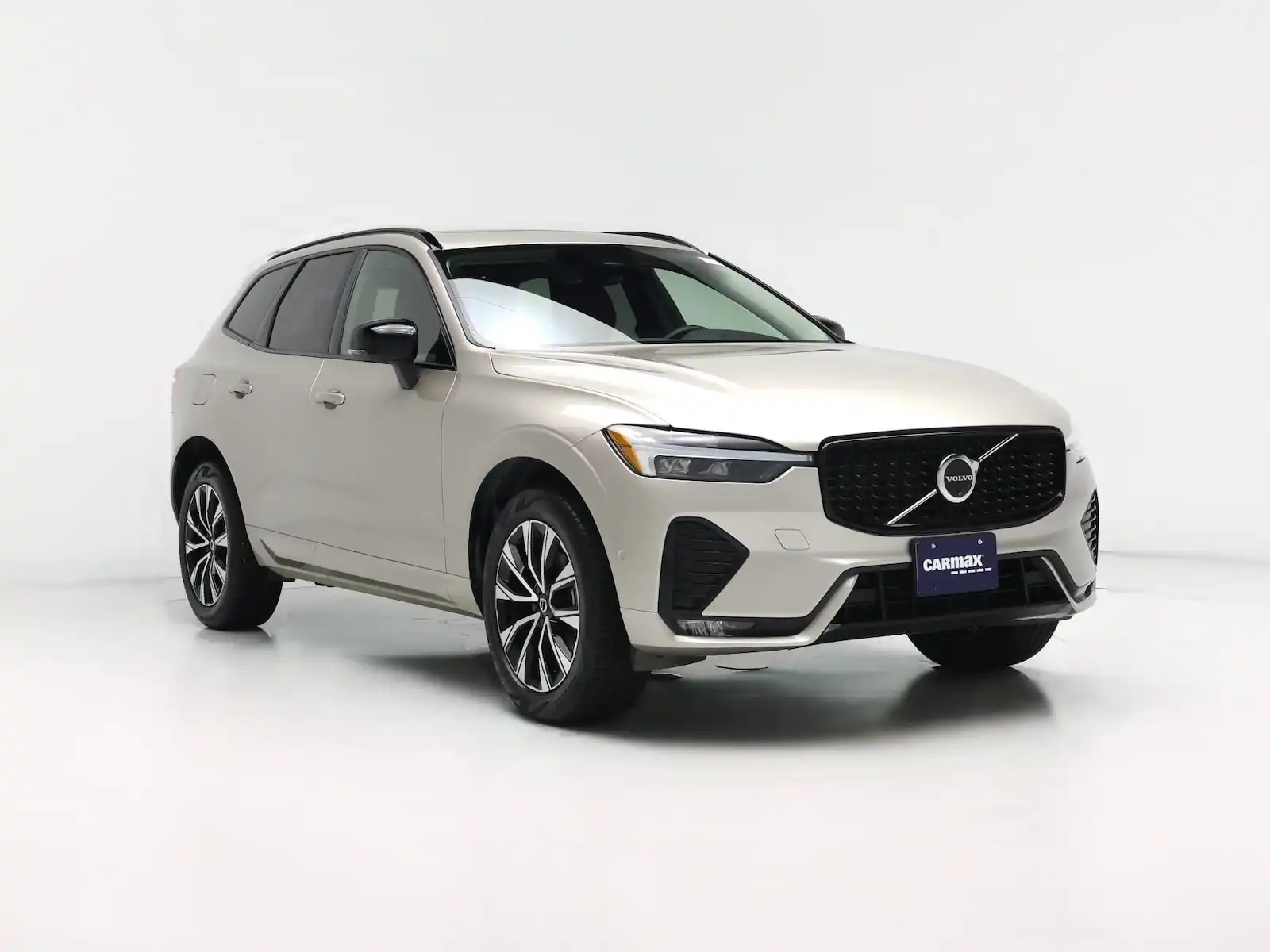 2025 Volvo XC60 B5 Plus Dark AWD's photo