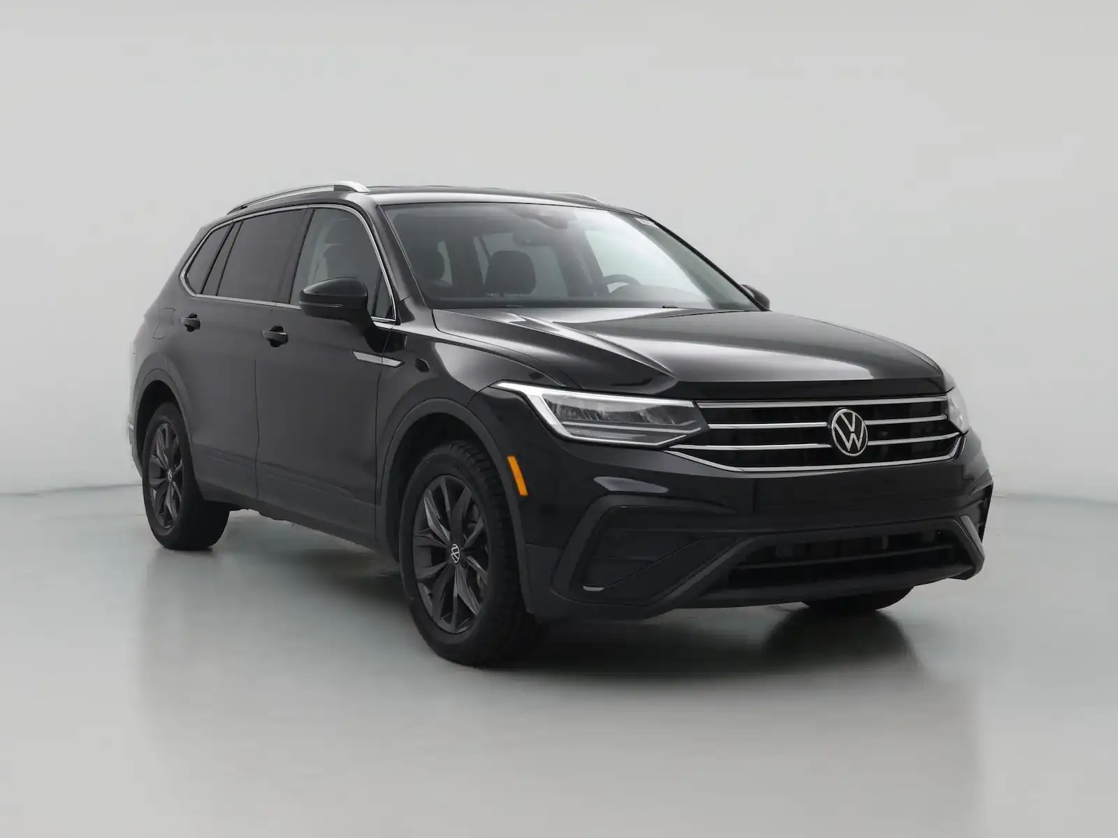 2023 Volkswagen Tiguan 2.0T SE's photo