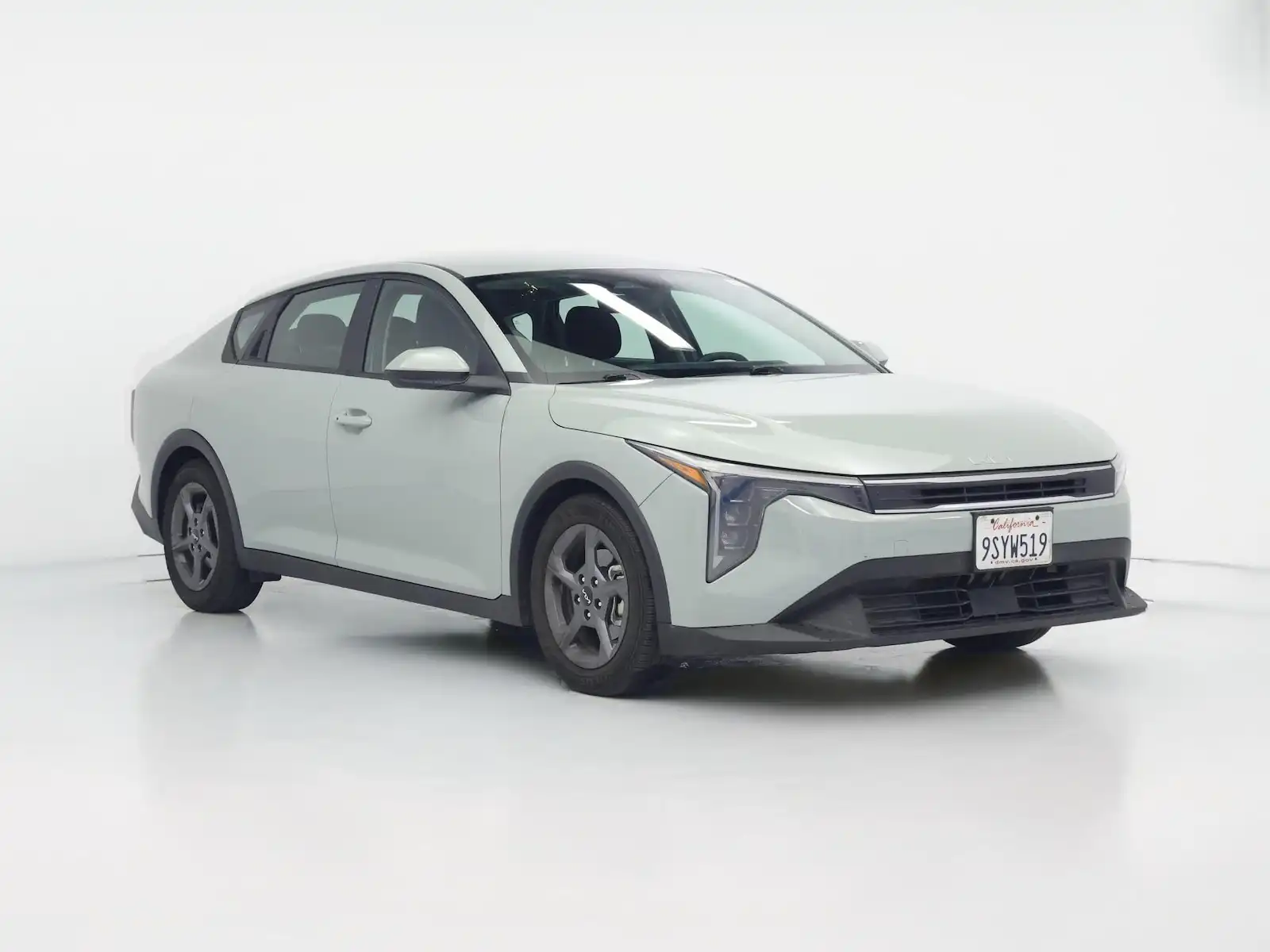 2025 Kia K4 LXS Auto's photo