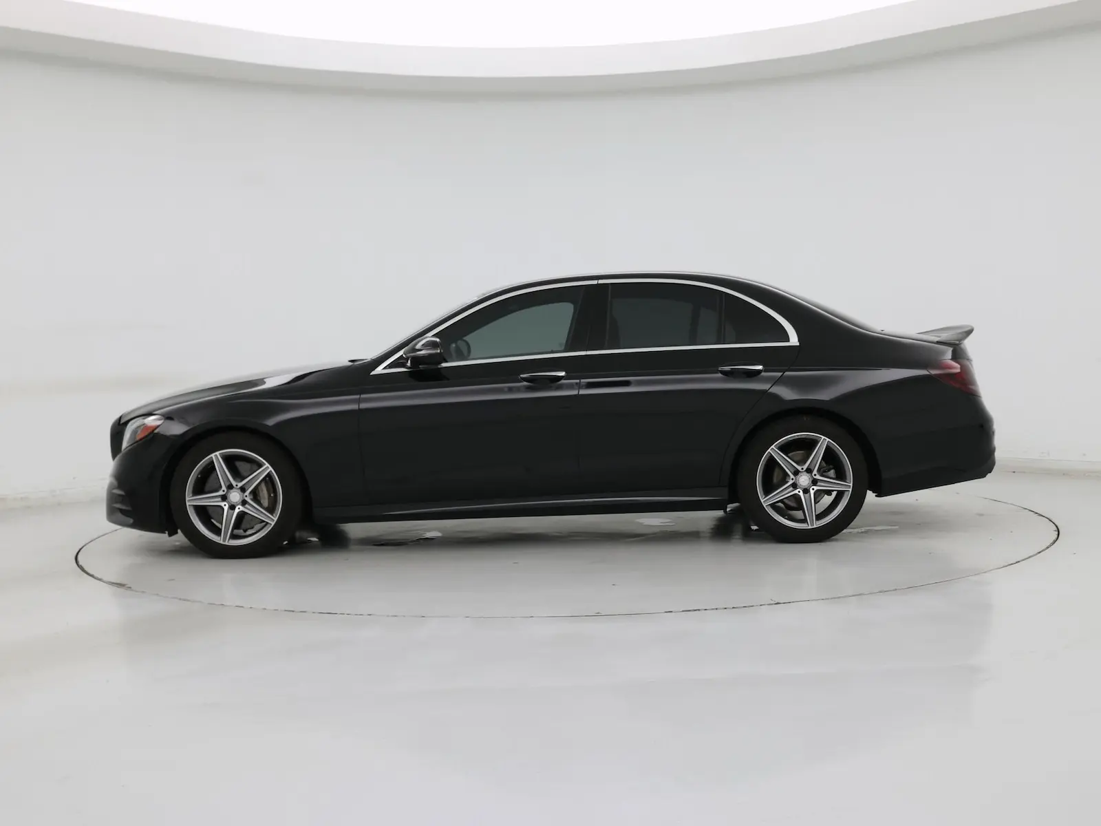 2017 Mercedes-Benz E-Class E300 4MATIC photo 4