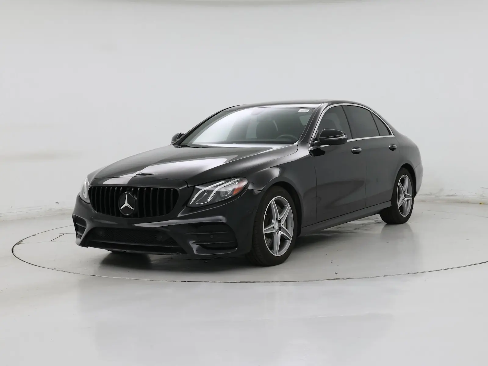 2017 Mercedes-Benz E-Class E300 4MATIC photo 5