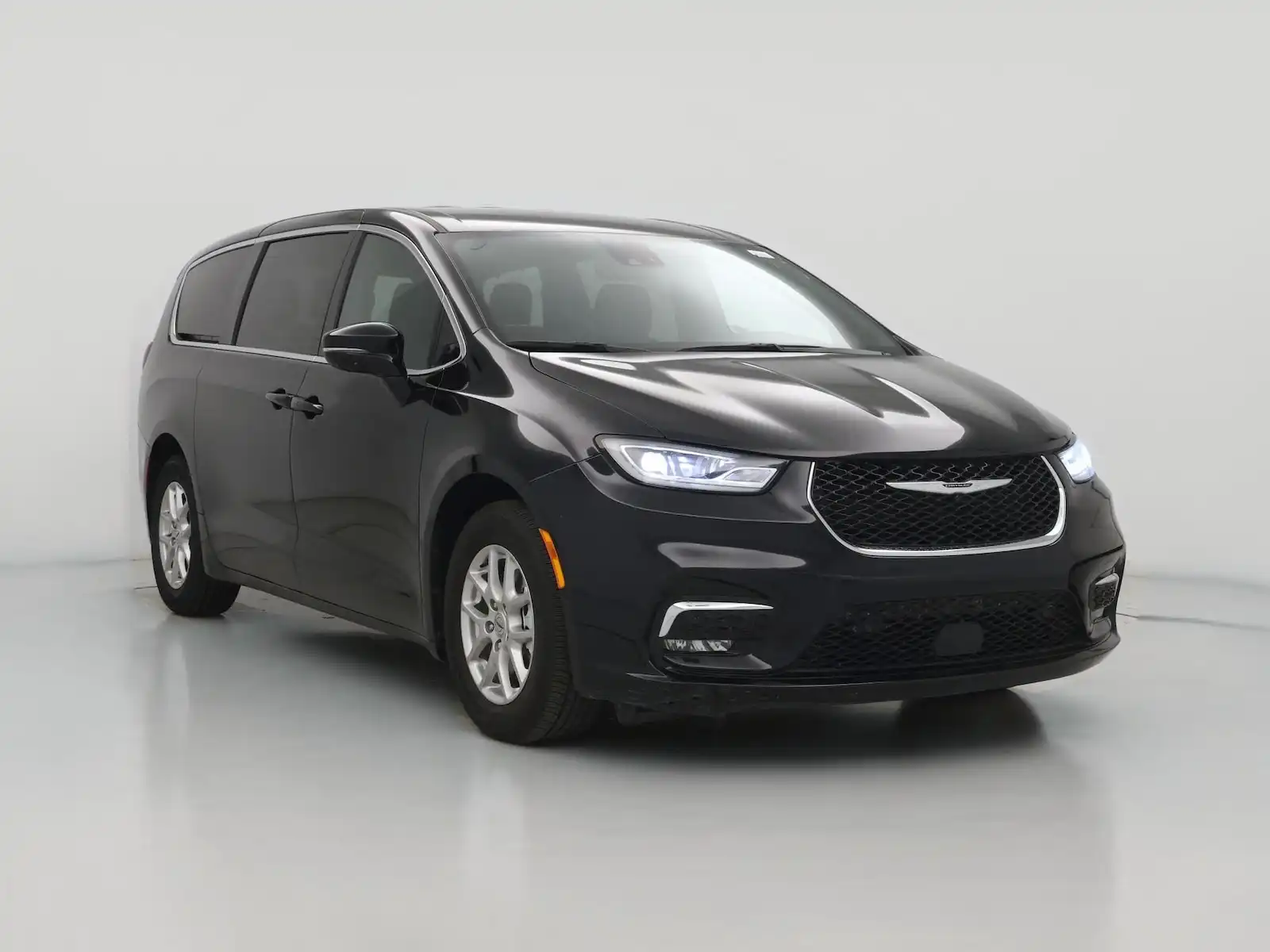 2025 Chrysler Pacifica Select's photo