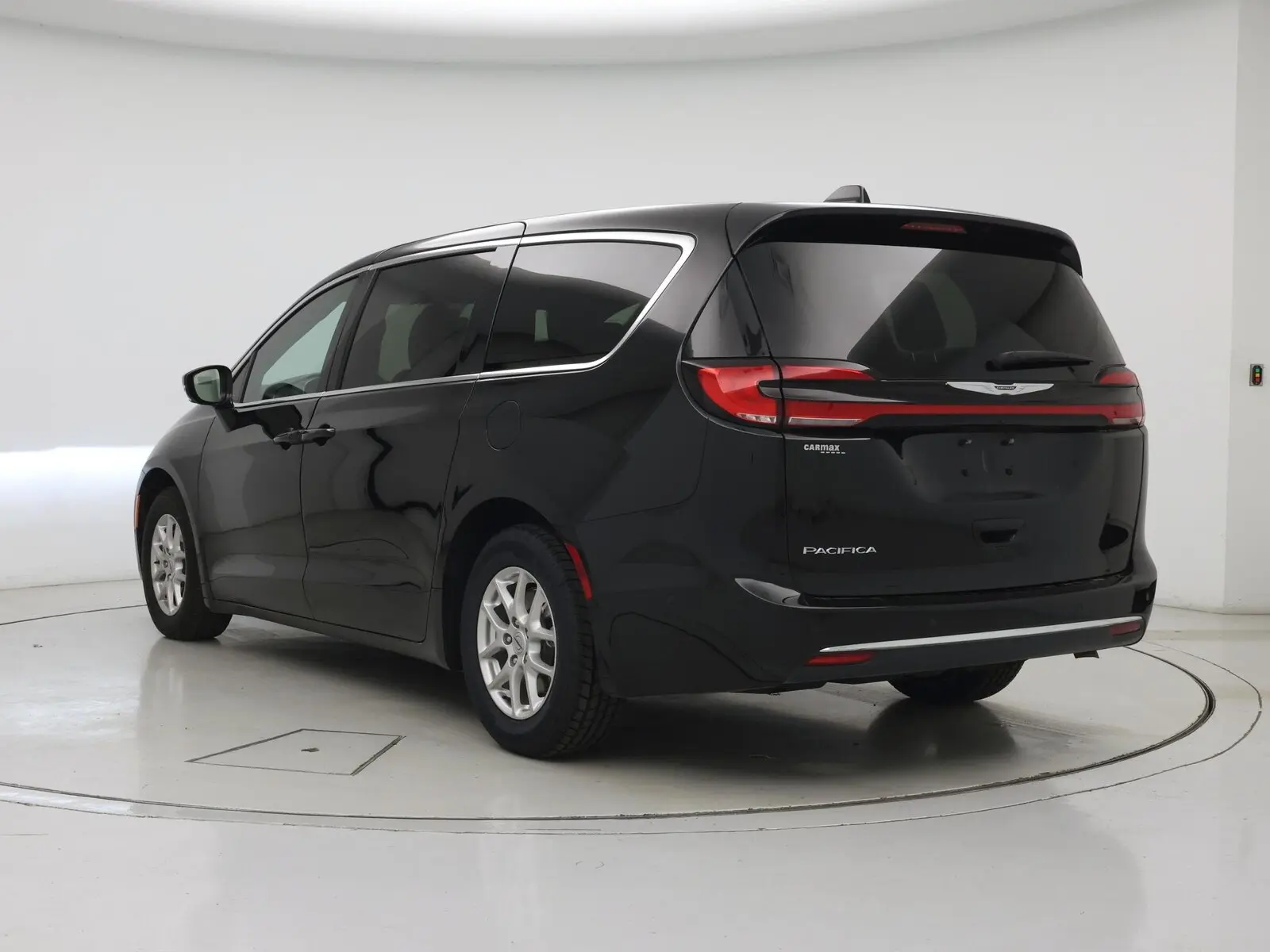 2025 Chrysler Pacifica Select photo 3