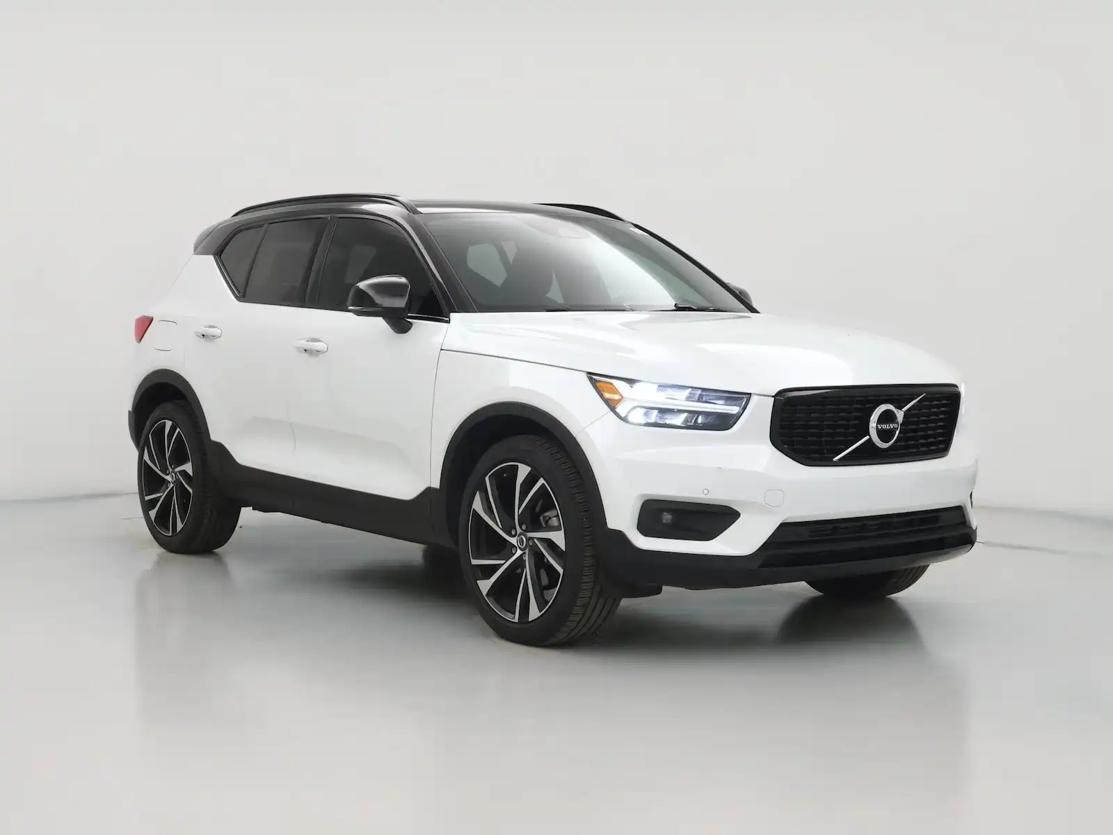 2021 Volvo XC40 T4 R-Design's photo