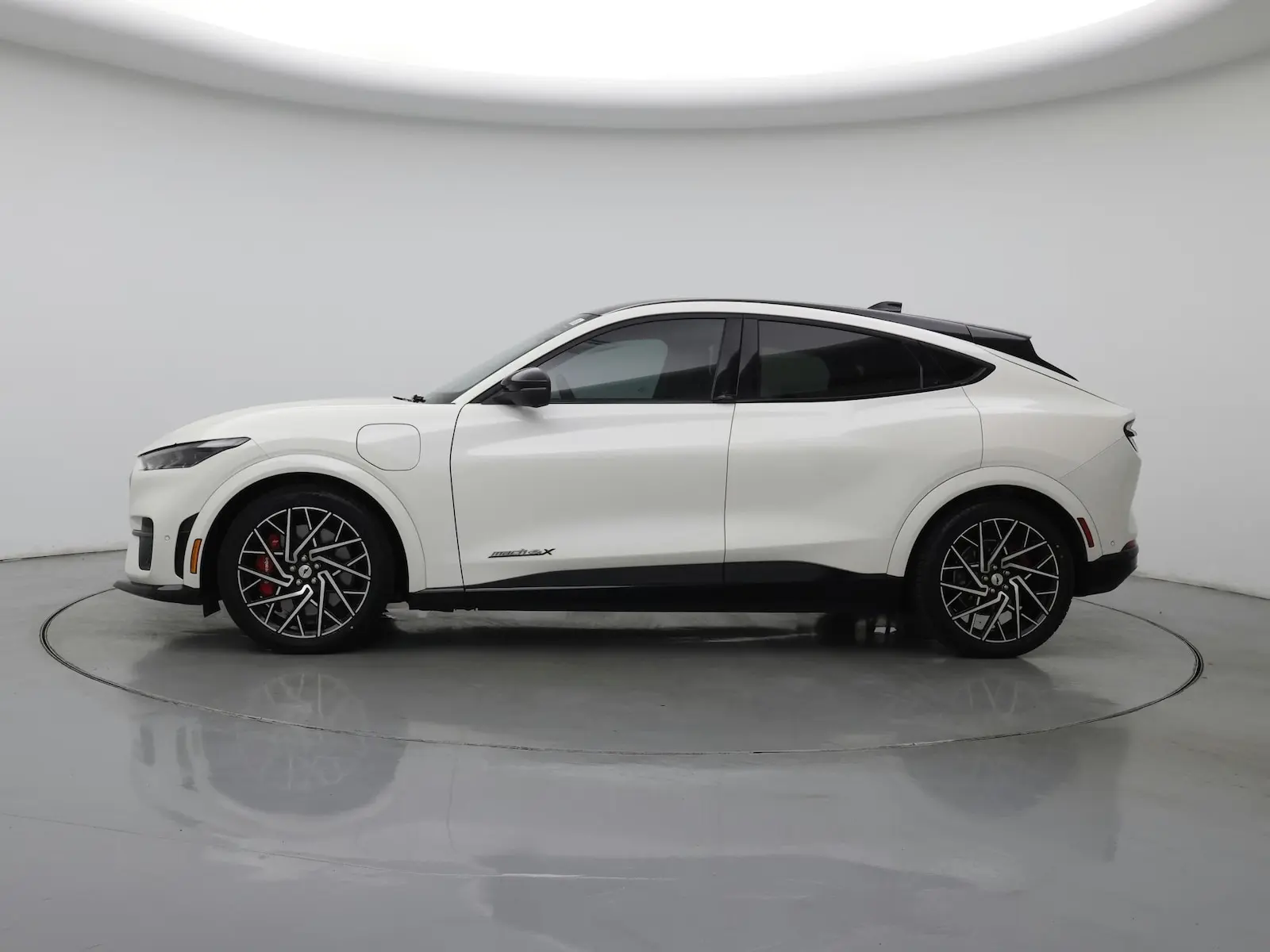 2022 Ford Mustang-Mach-e GT photo 4