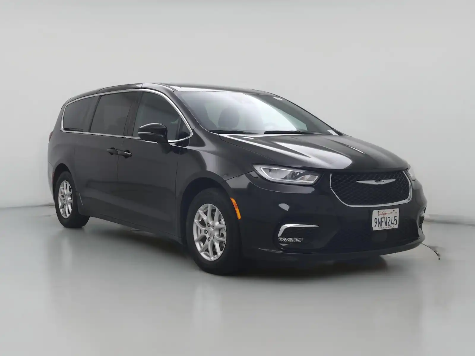 2024 Chrysler Pacifica Touring's photo