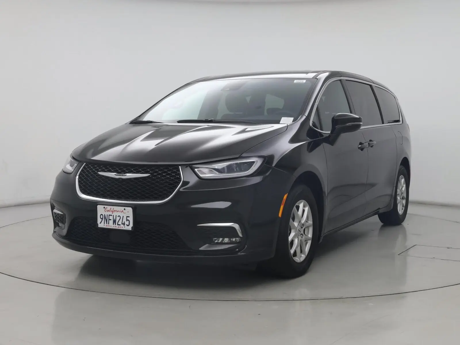 2024 Chrysler Pacifica Touring photo 5