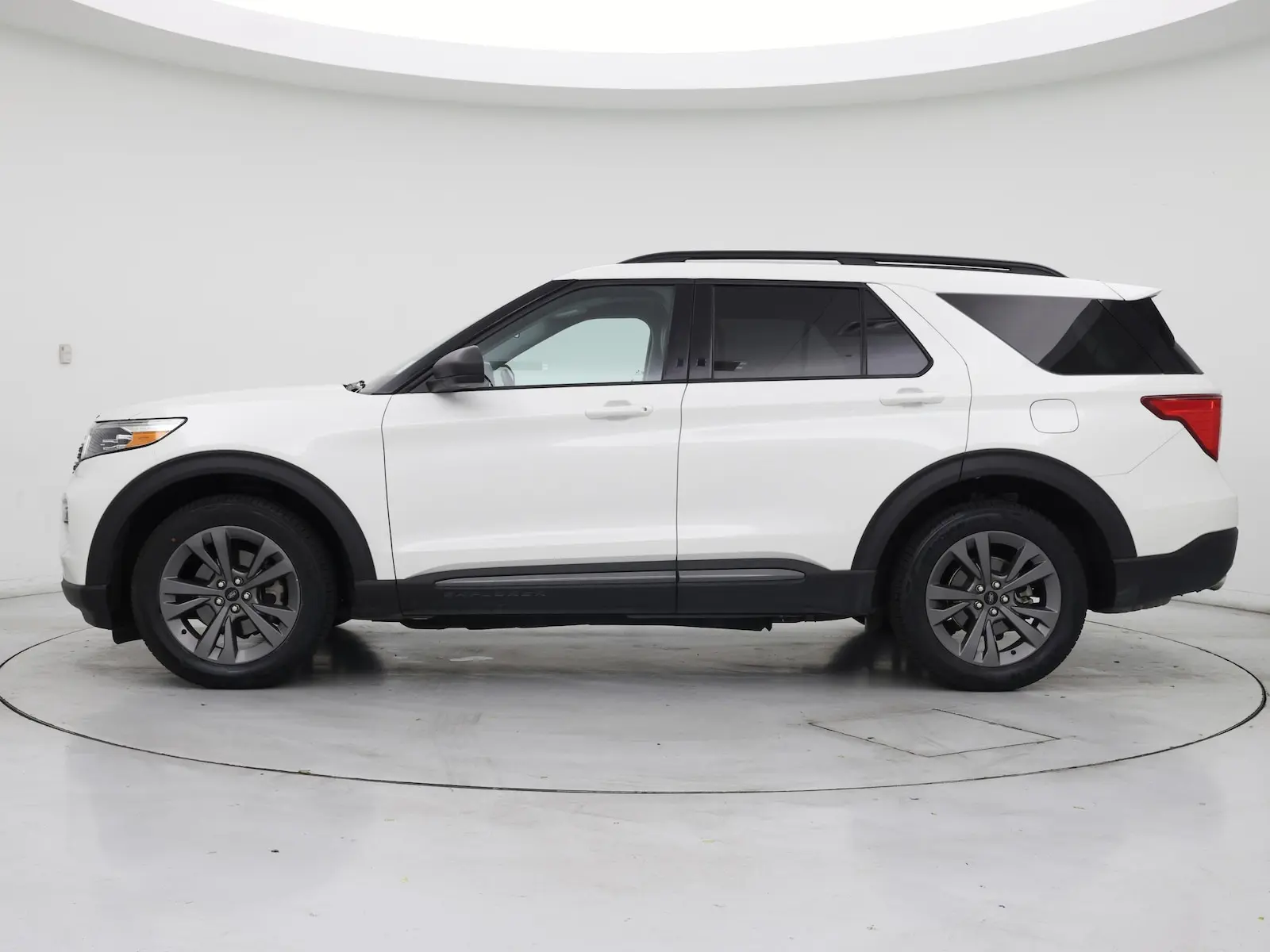 2021 Ford Explorer XLT 4WD photo 4