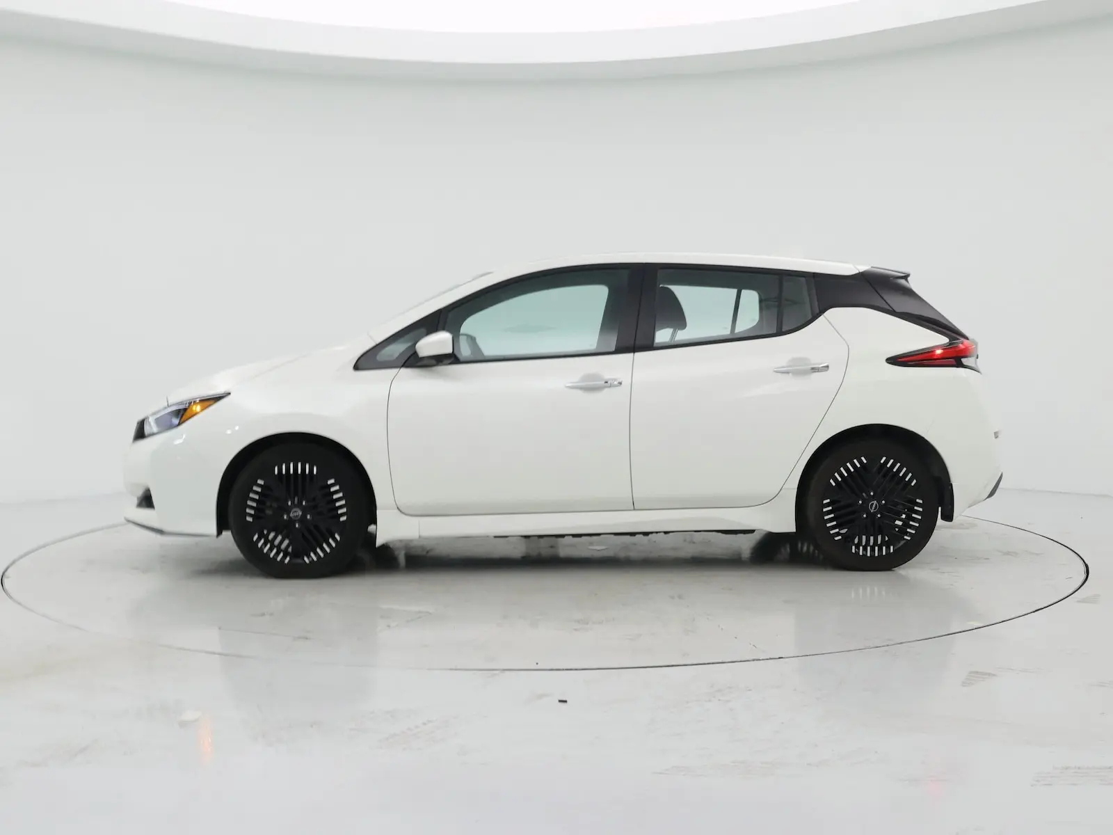 2023 Nissan Leaf SV Plus photo 4