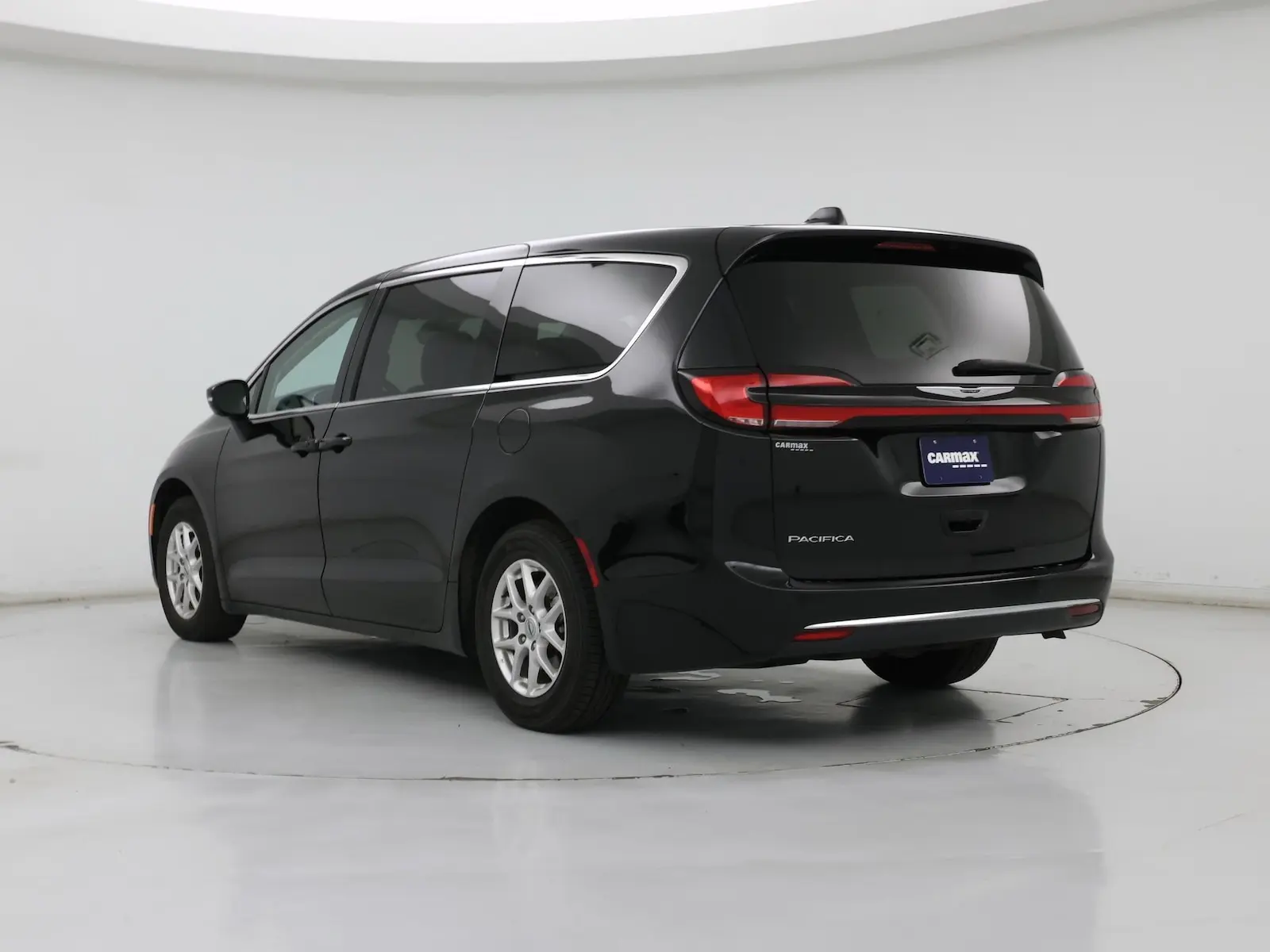2024 Chrysler Pacifica Touring L photo 3