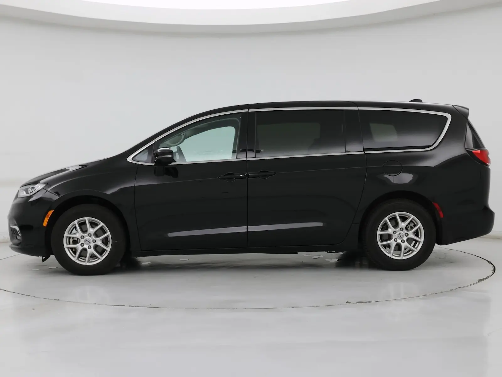 2024 Chrysler Pacifica Touring L photo 4