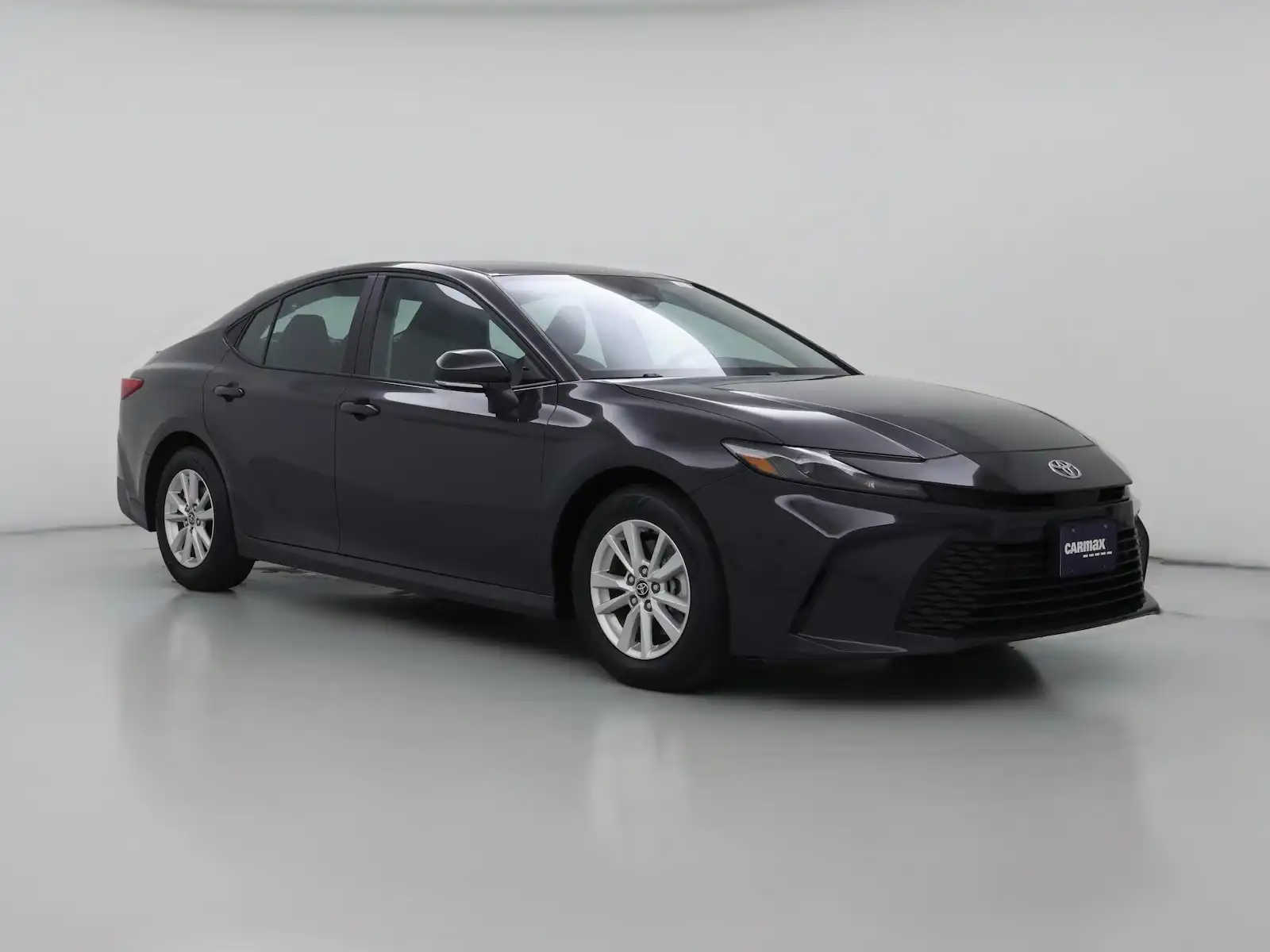 2025 Toyota Camry LE Hybrid's photo